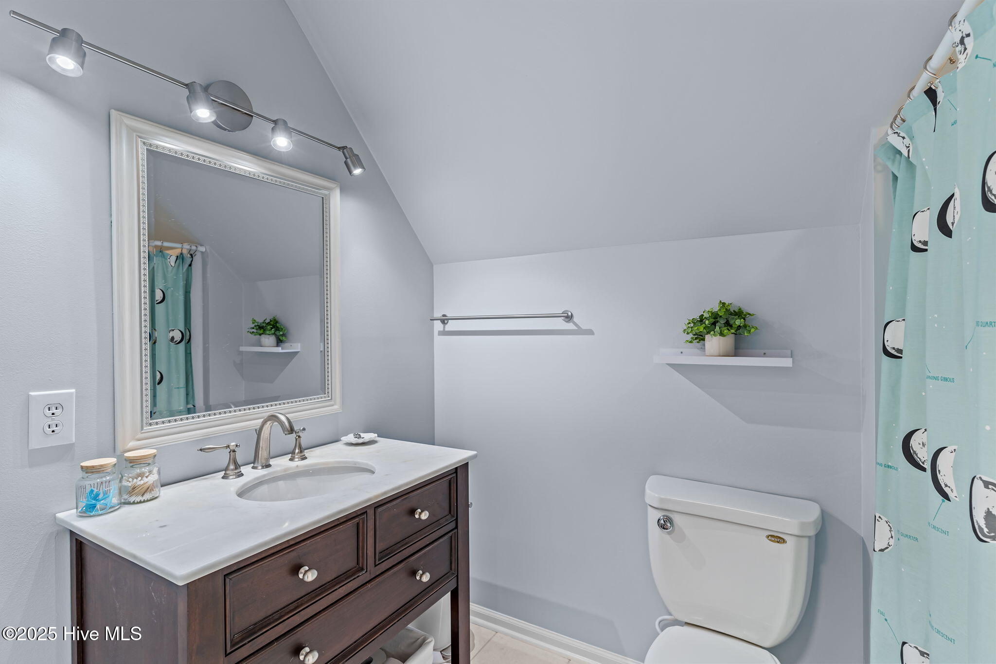 100539948 | Photo 30