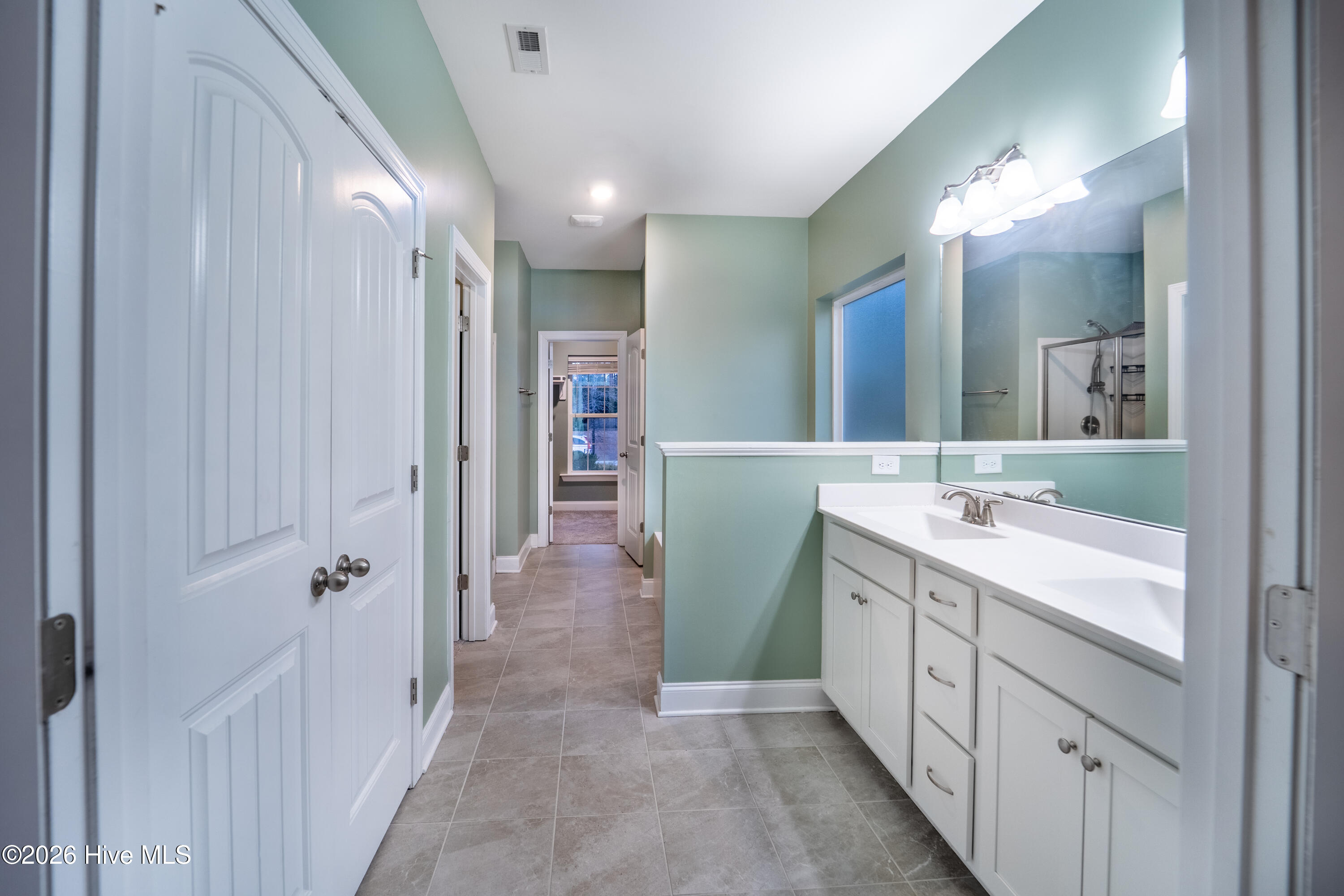 100553861 | Photo 14