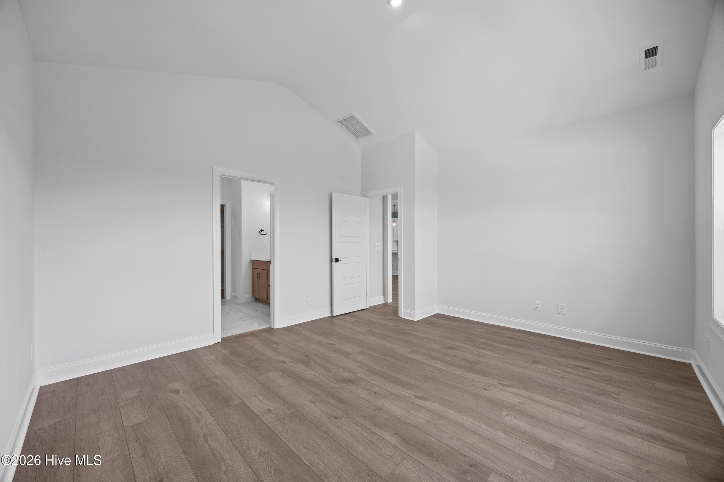 100533479 | Photo 20