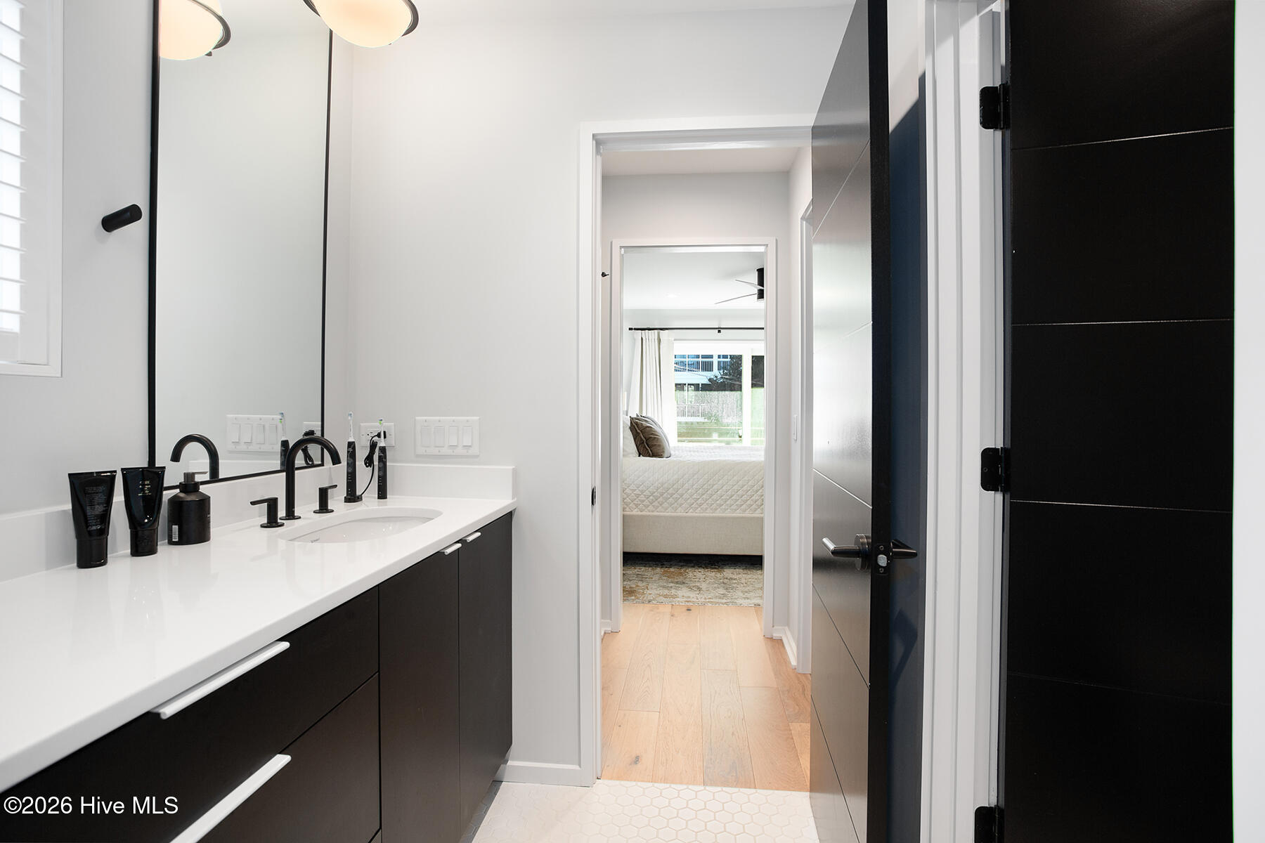 100560077 | Photo 25