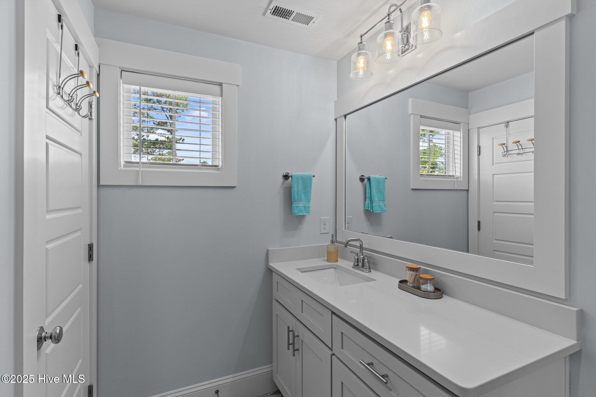 100517876 | Photo 50