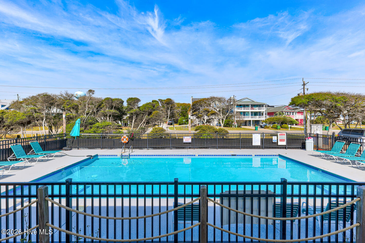 100569348 | Photo 40