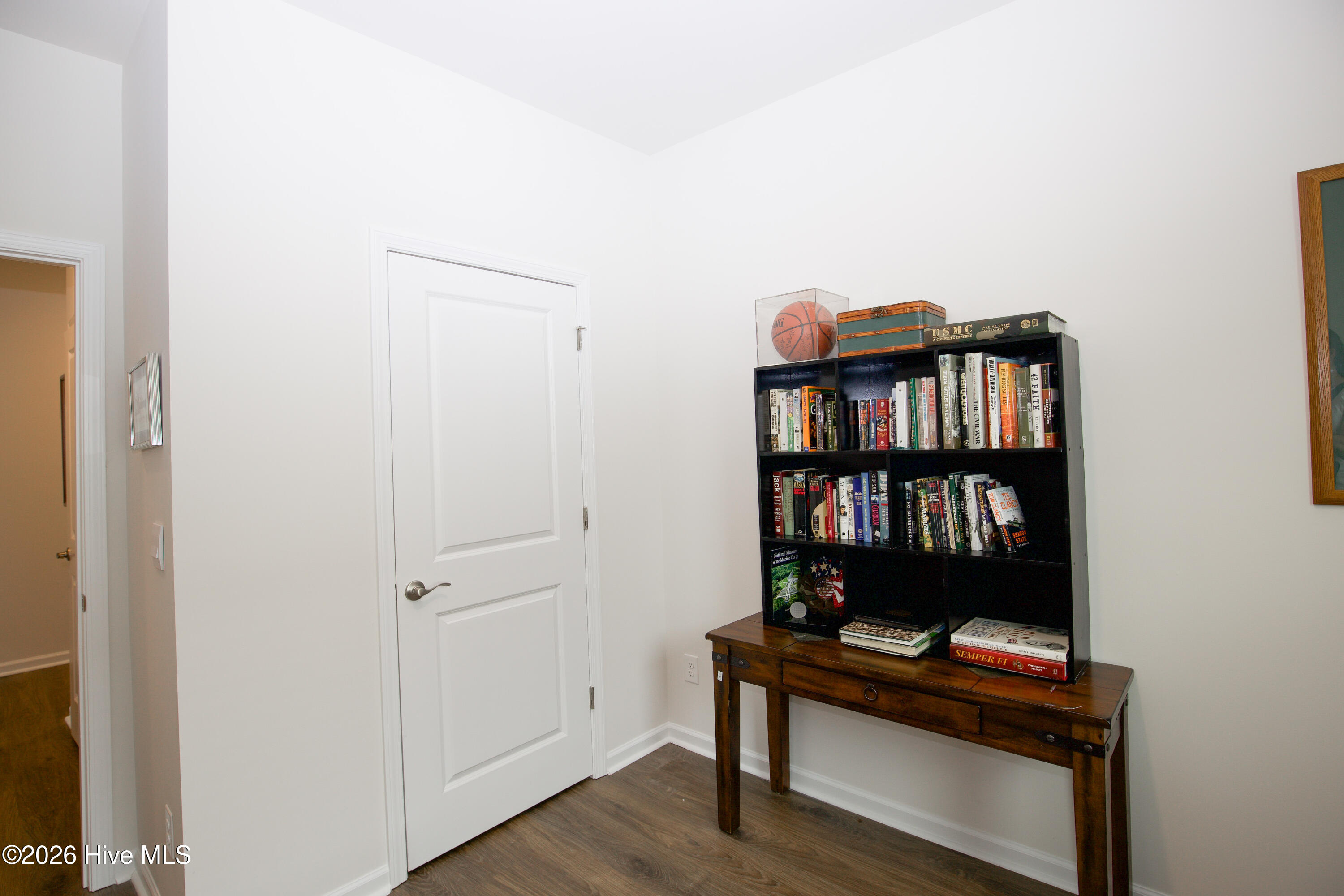 801 Amster Way-16