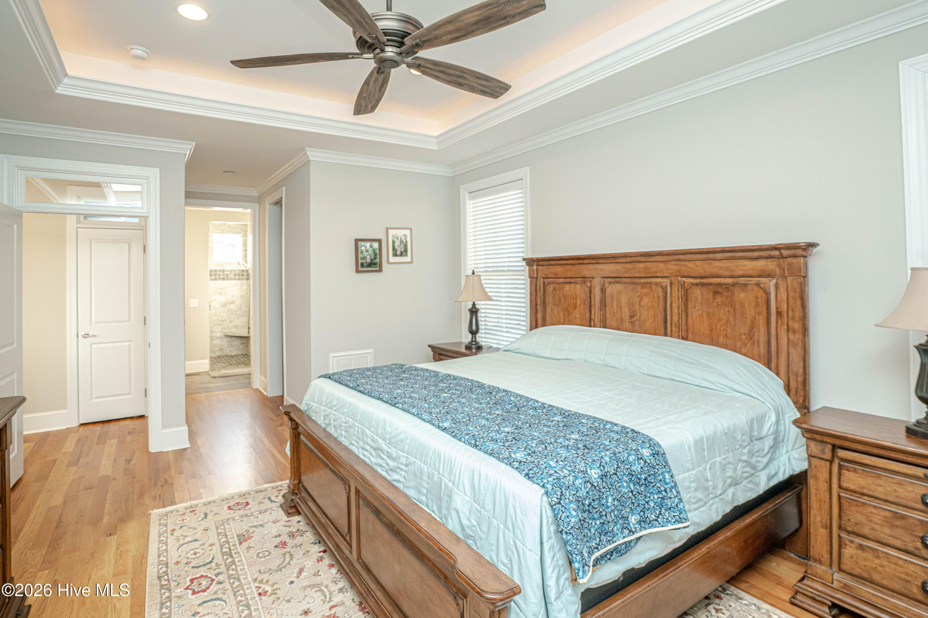 100550389 | Photo 38