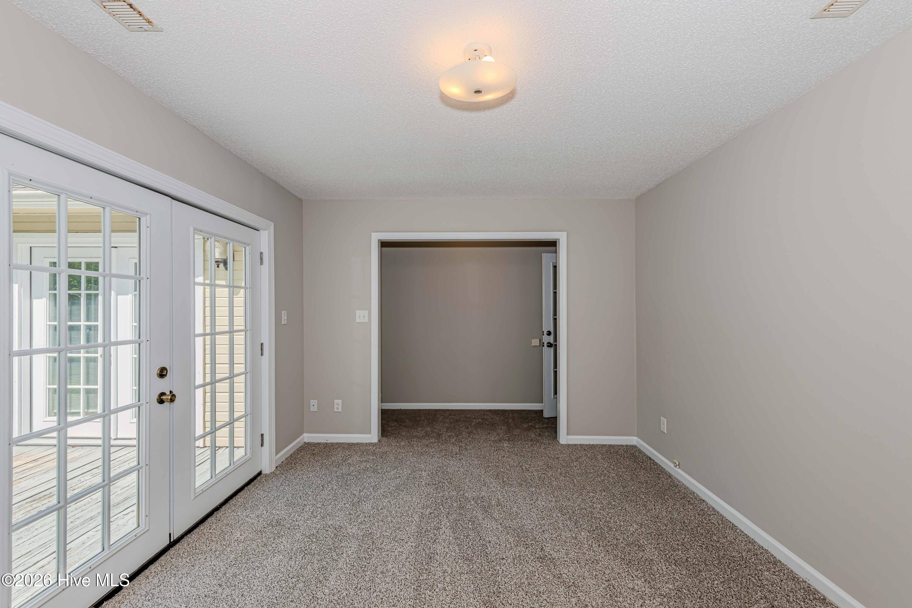 100568106 | Photo 18