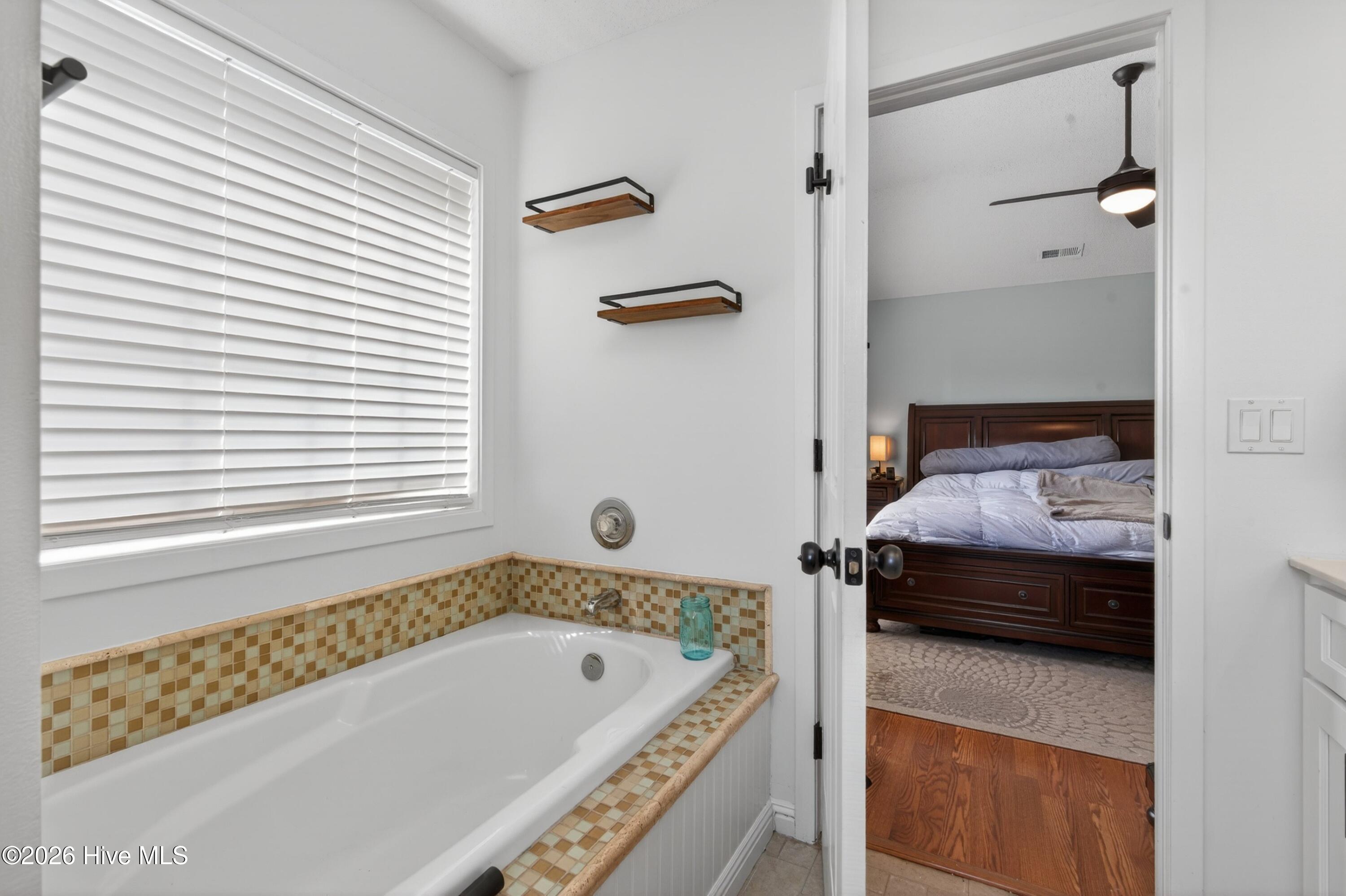 100566584 | Photo 18