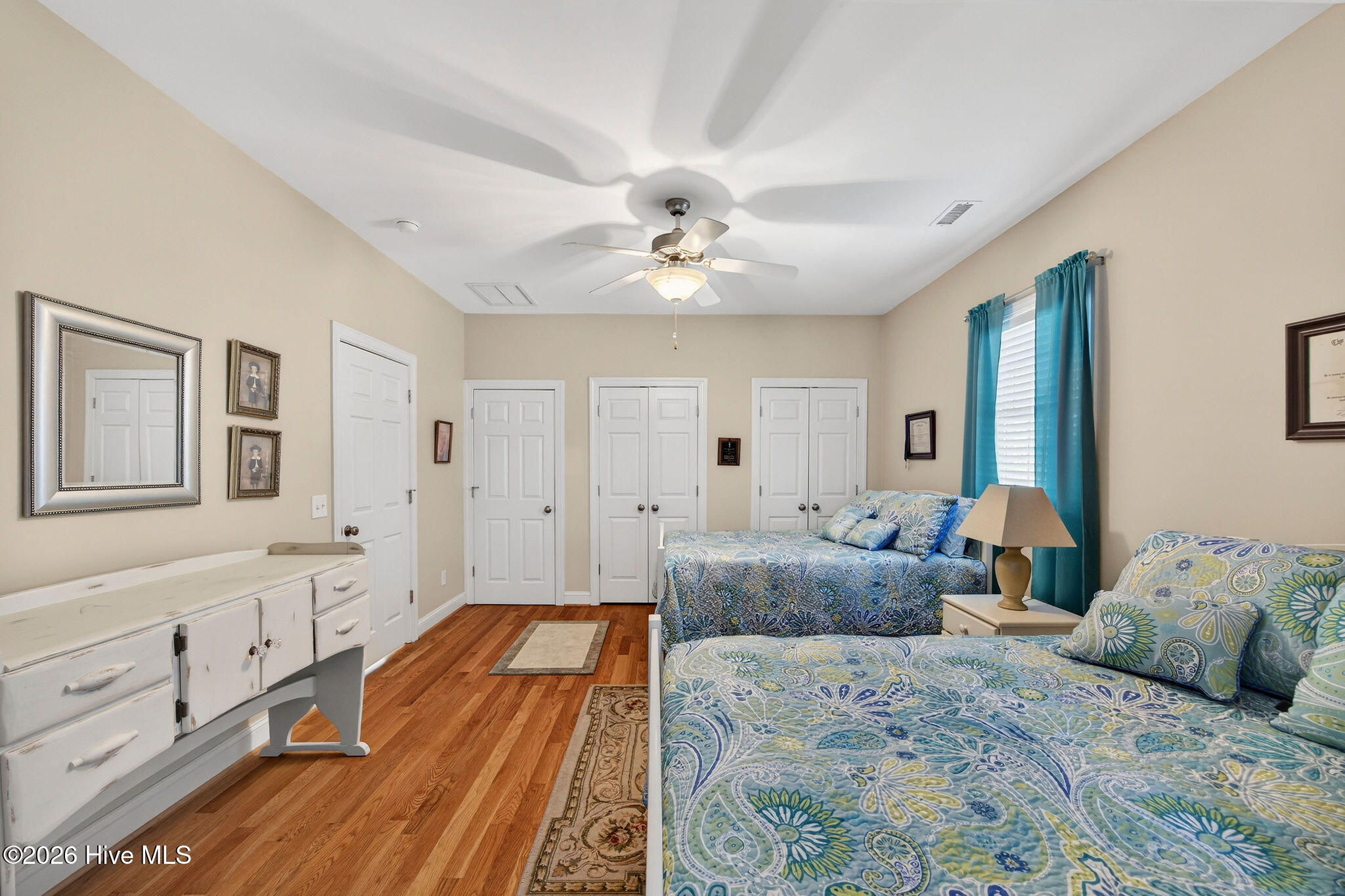 100554164 | Photo 51