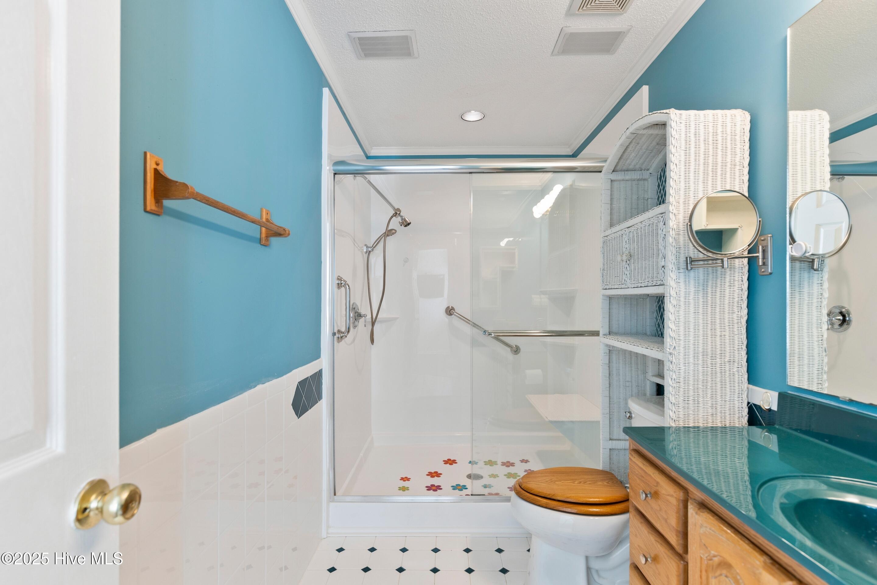 100540586 | Photo 35