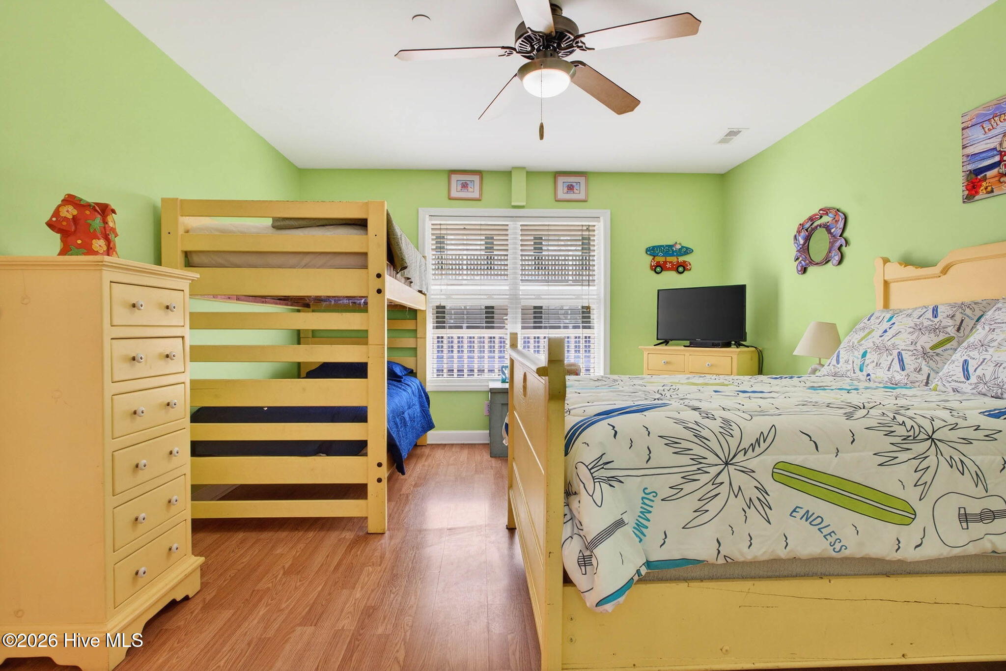 100563850 | Photo 12