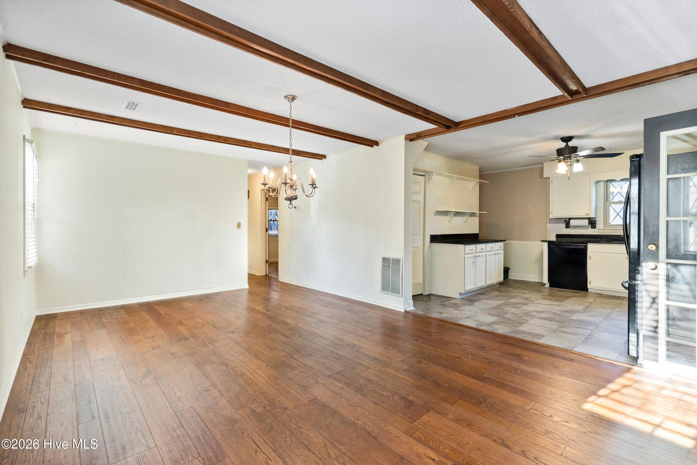 mls-DSC09389 - dining room