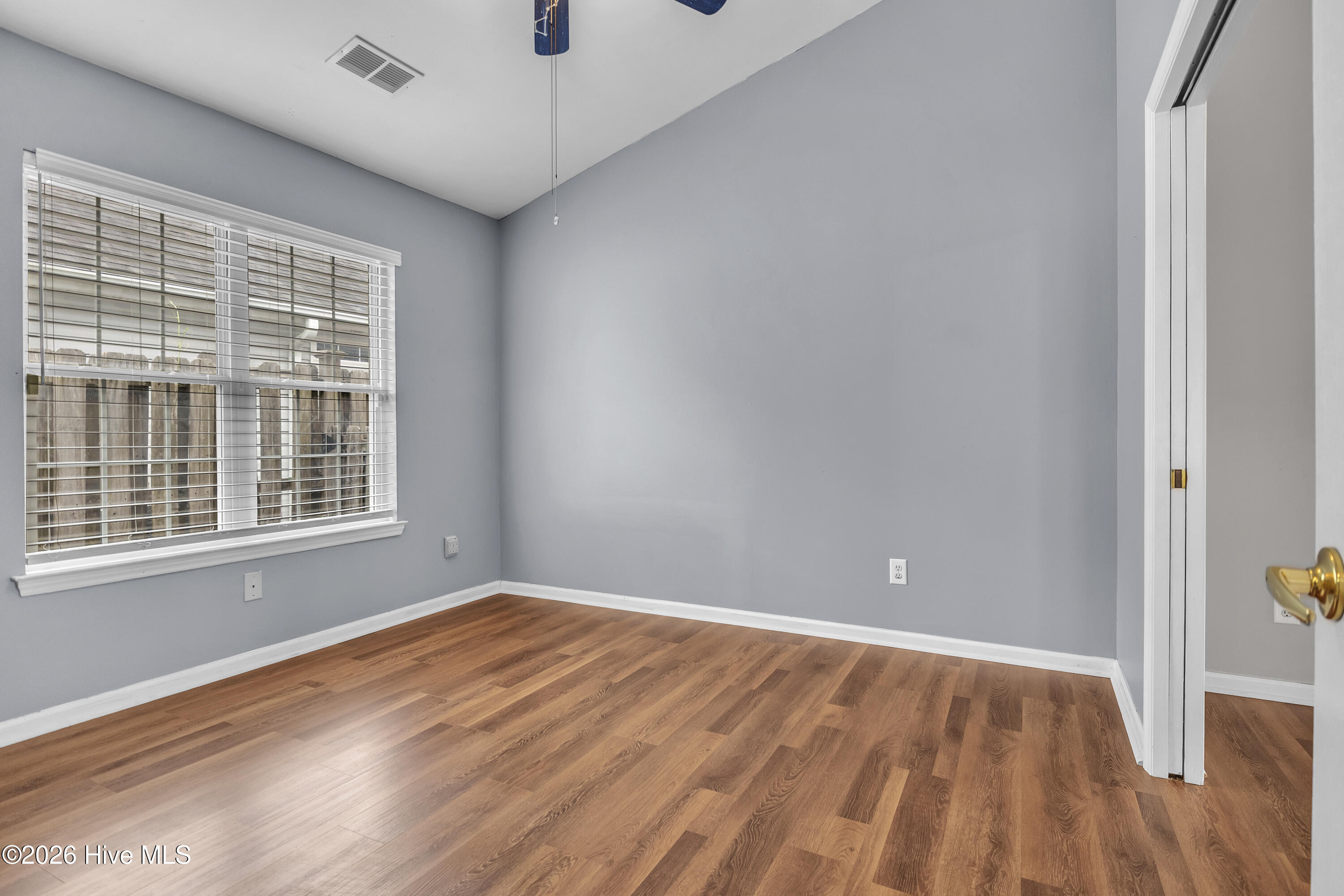 100560677 | Photo 27