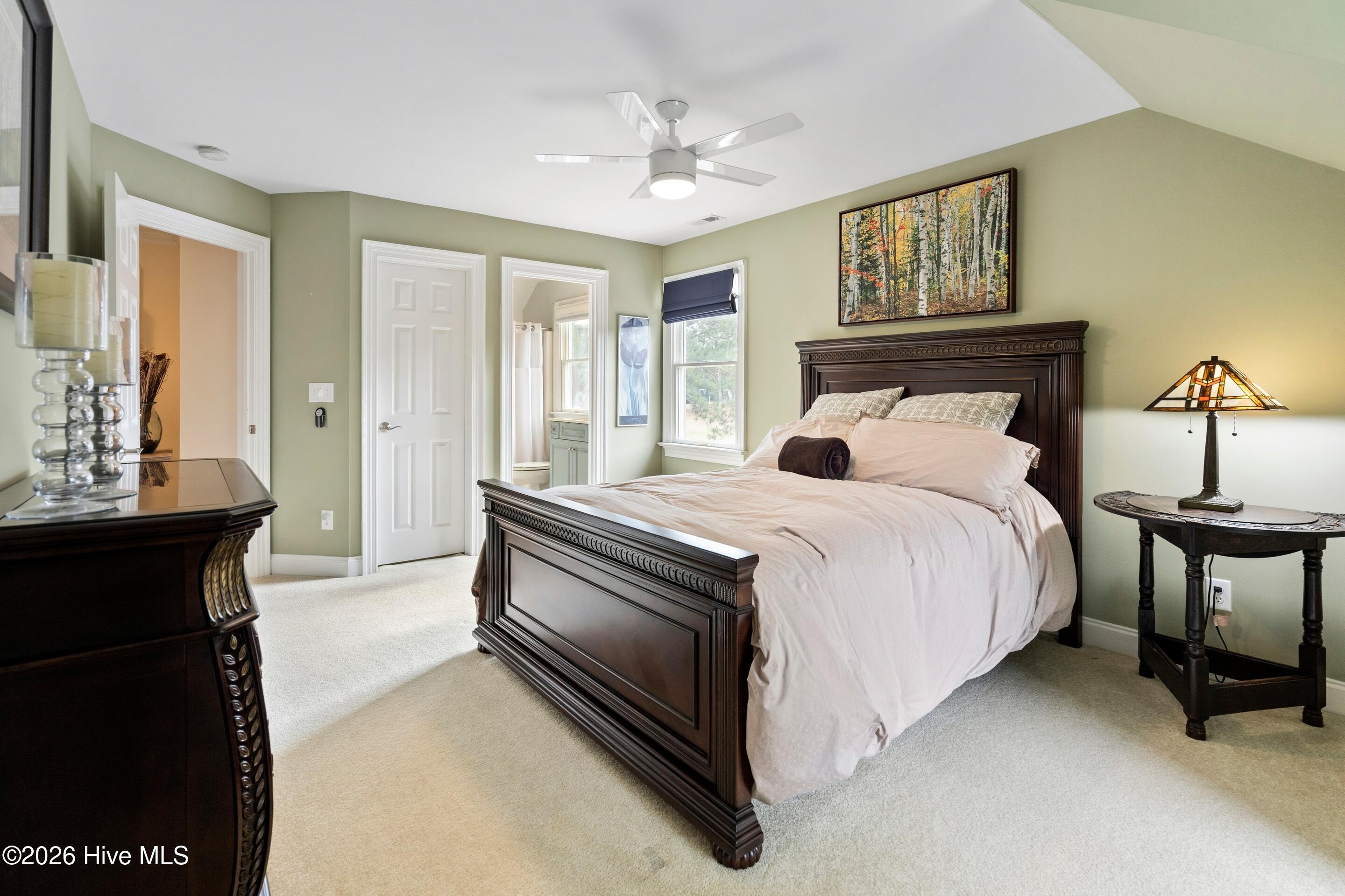 100548933 | Photo 47