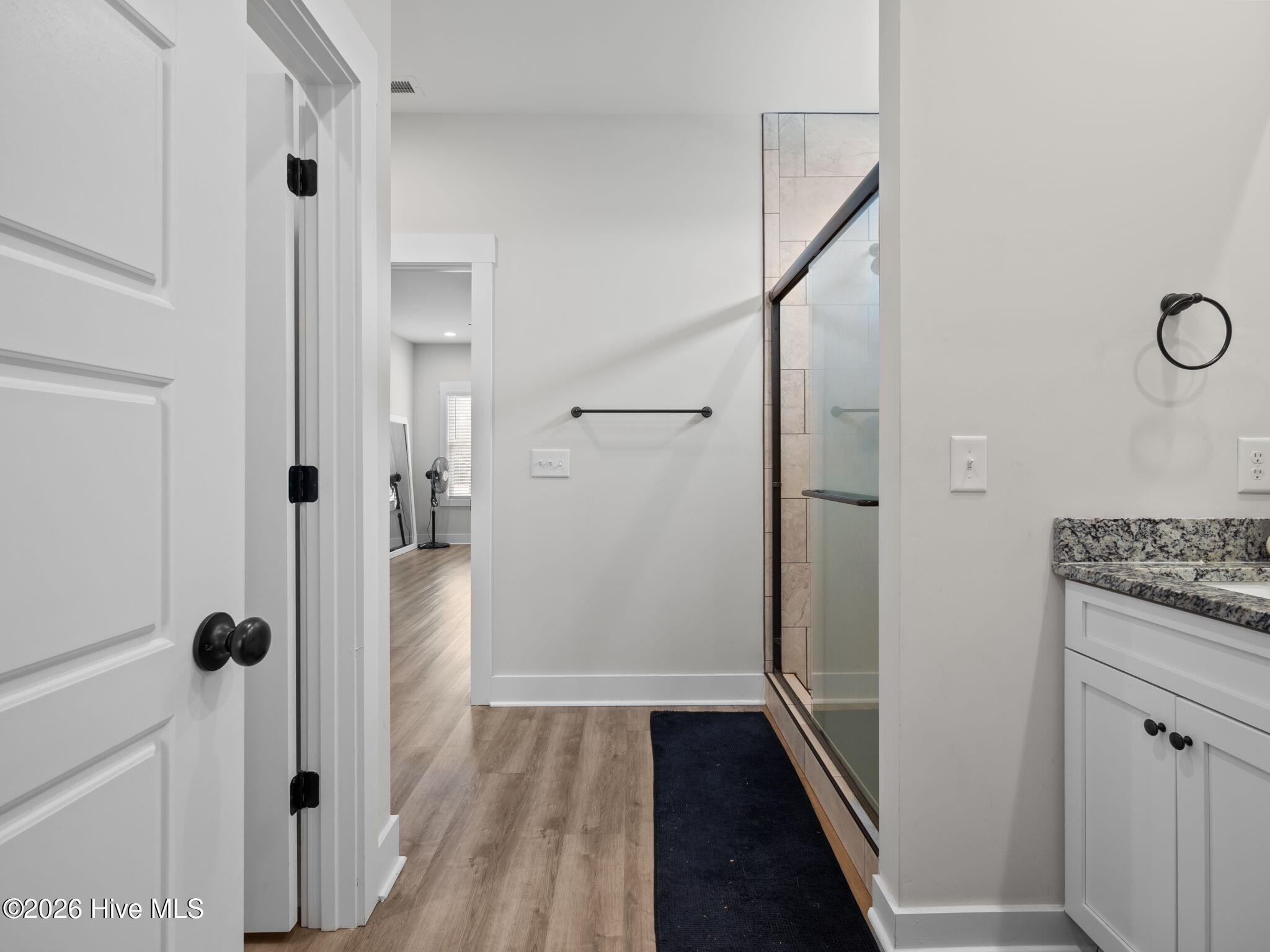 100556866 | Photo 15