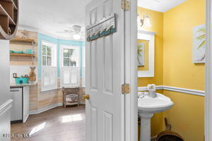 100566910 | Photo 12