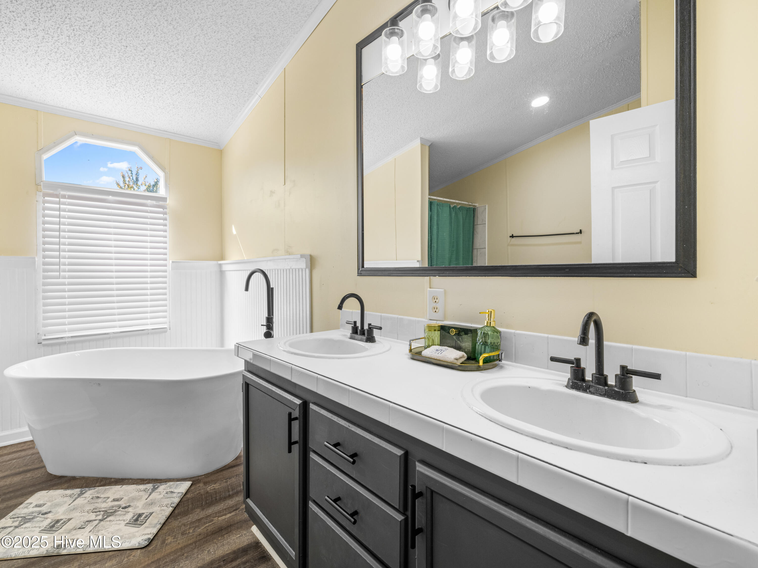 100540090 | Photo 30