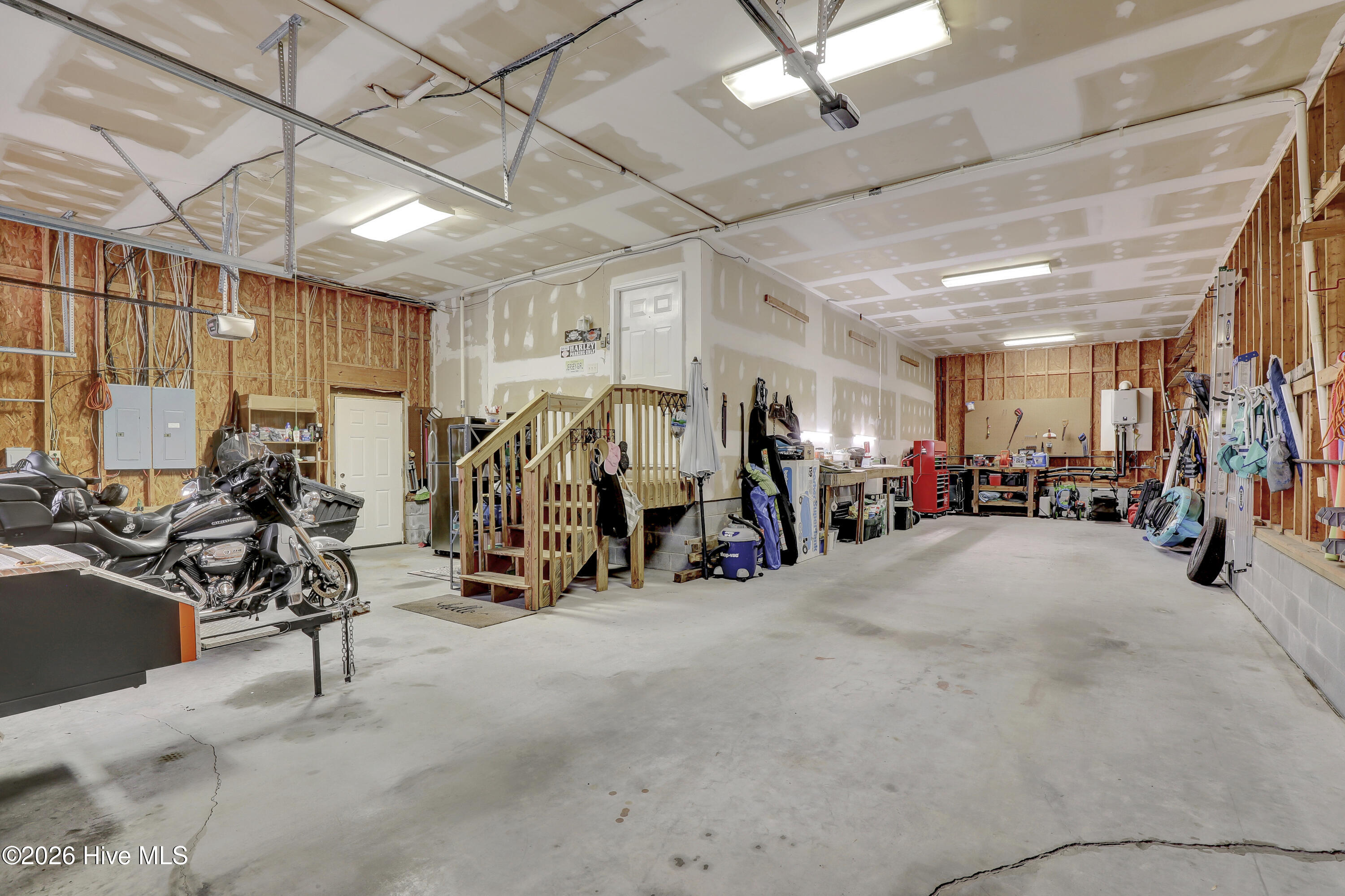 100563243 | Photo 46