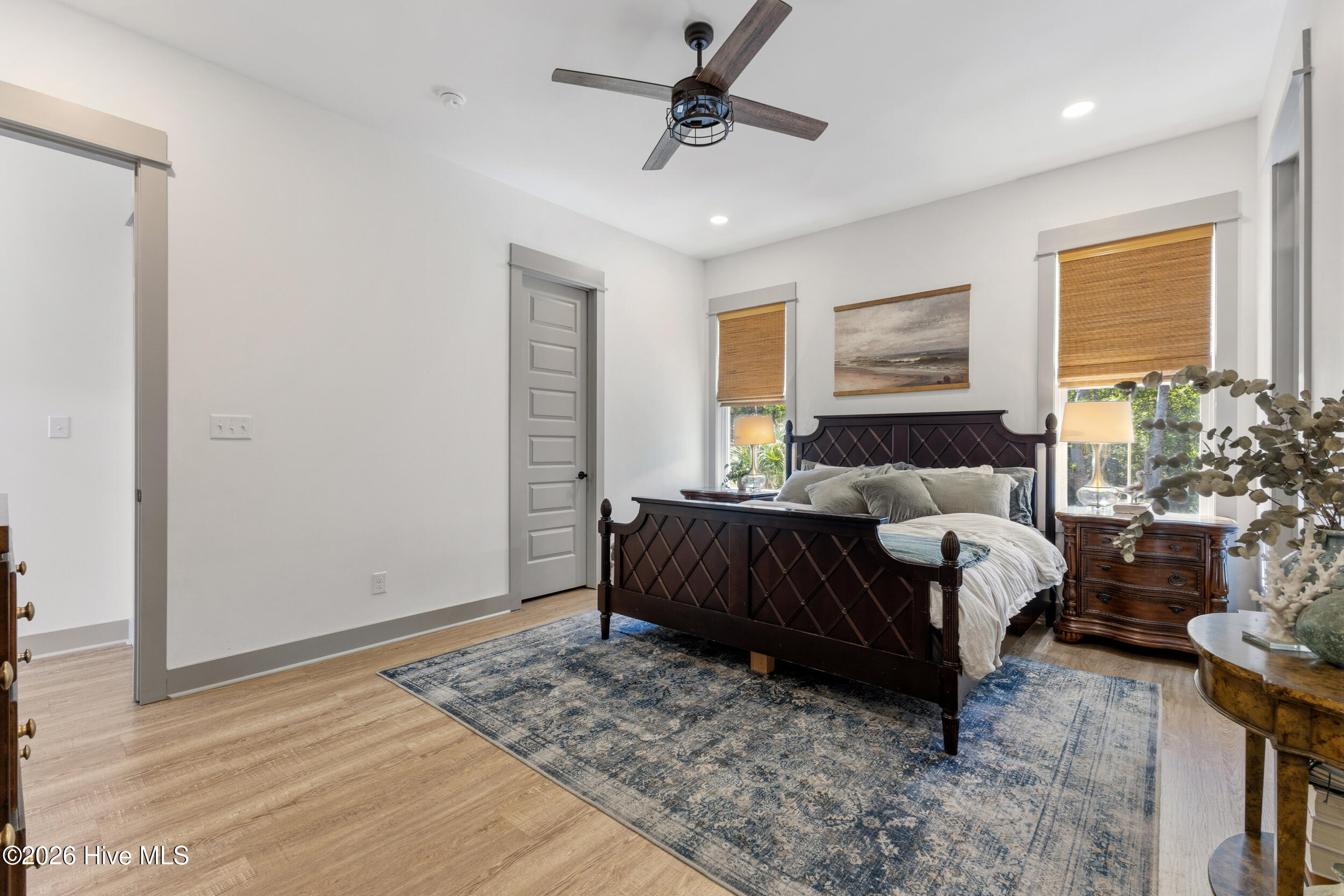 100570688 | Photo 26