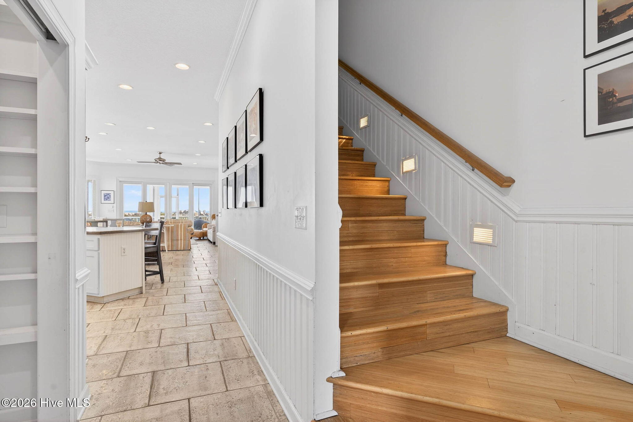 100563244 | Photo 58