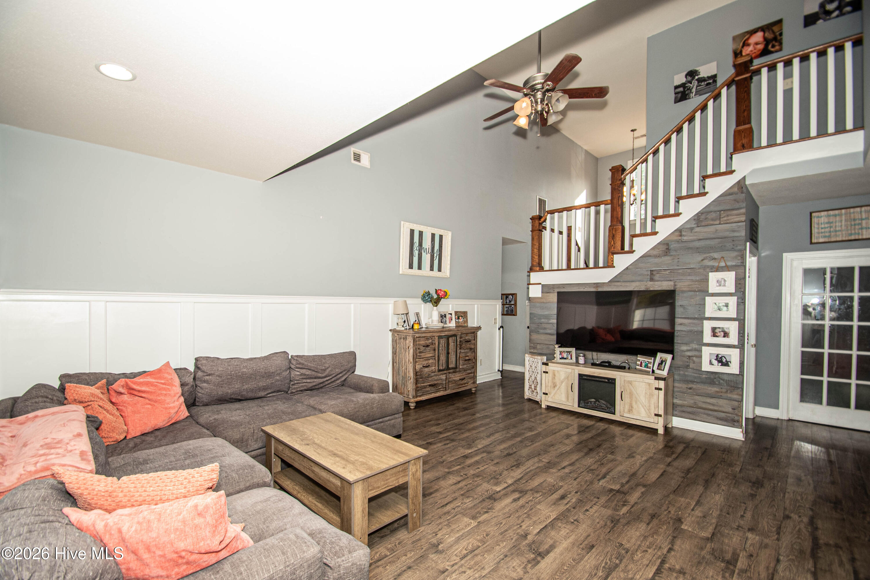 100553026 | Photo 31