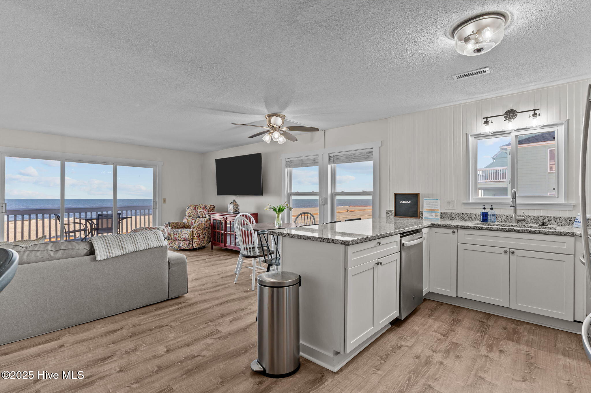 100534887 | Photo 11