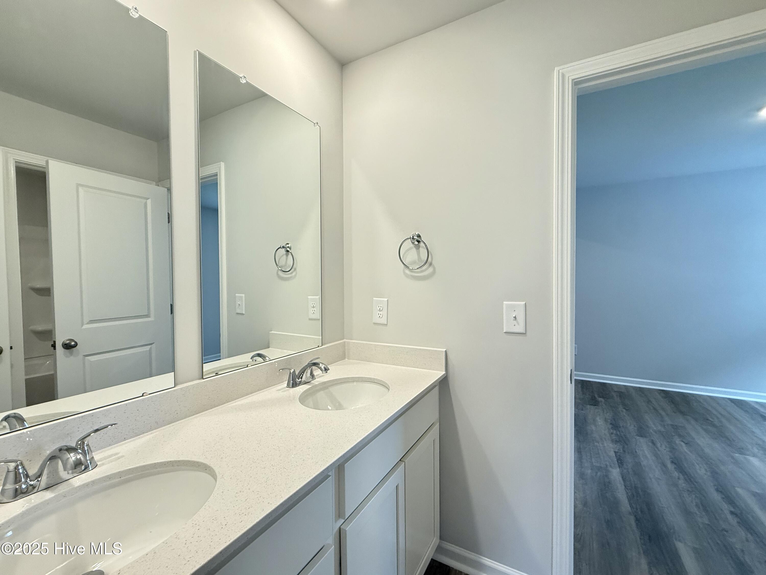 100526181 | Photo 24