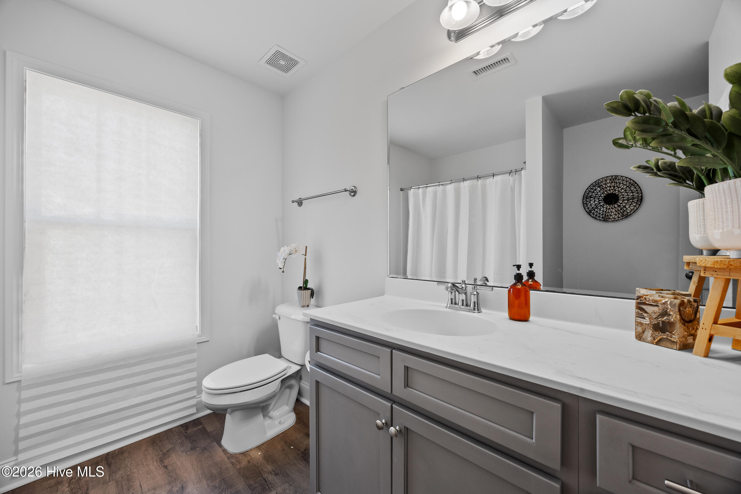 100563467 | Photo 23