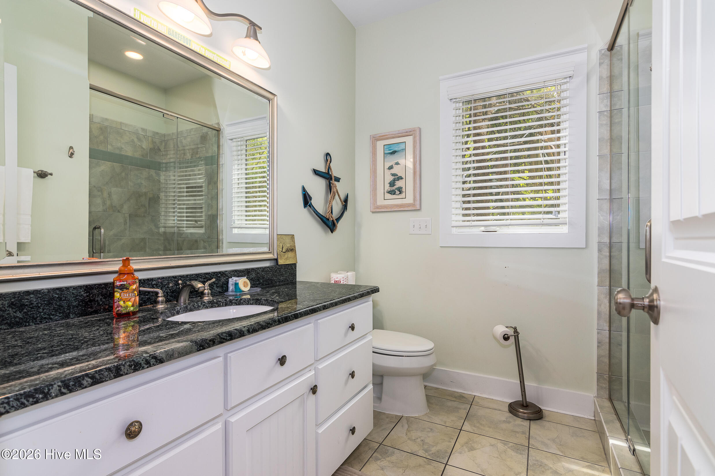 100570305 | Photo 15