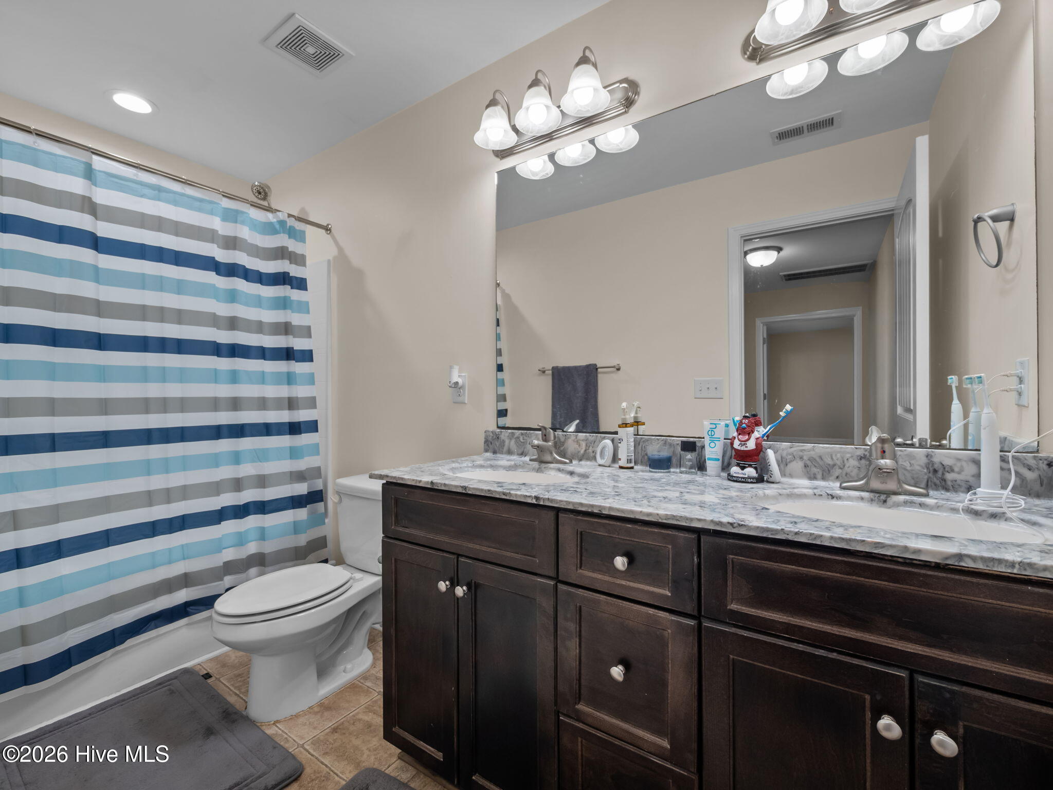 100549949 | Photo 36