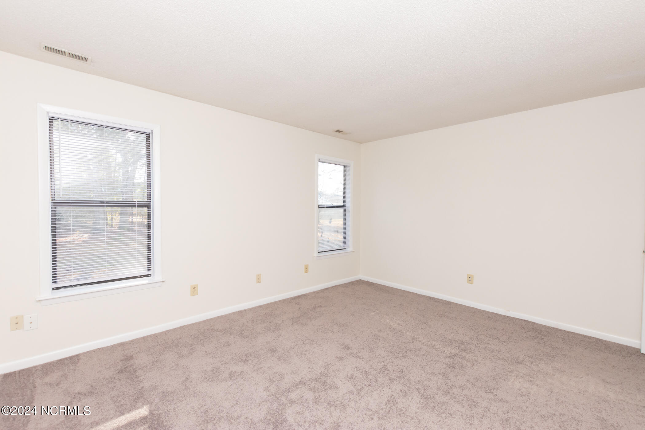 100528629 | Photo 27