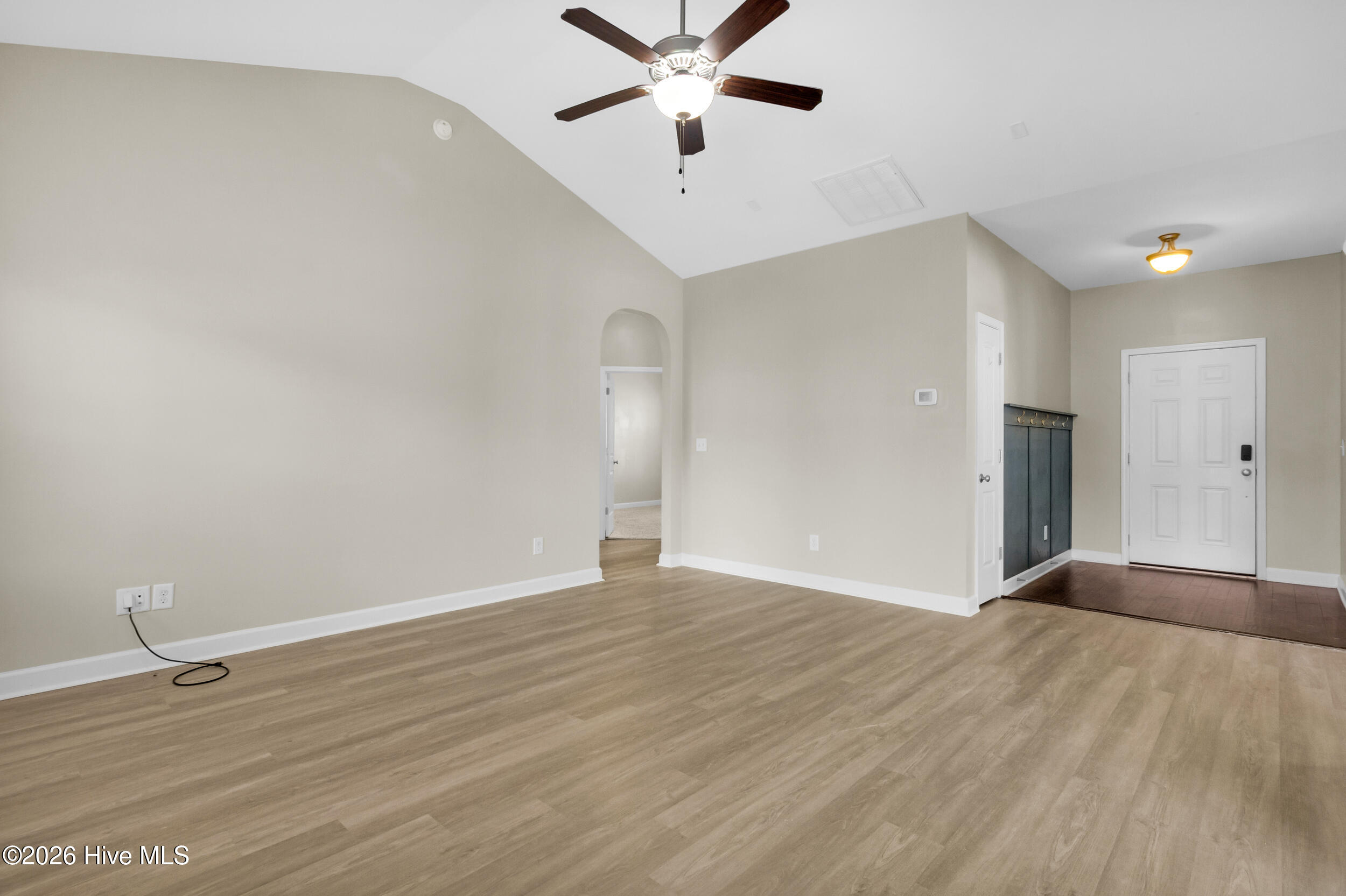 100557134 | Photo 13