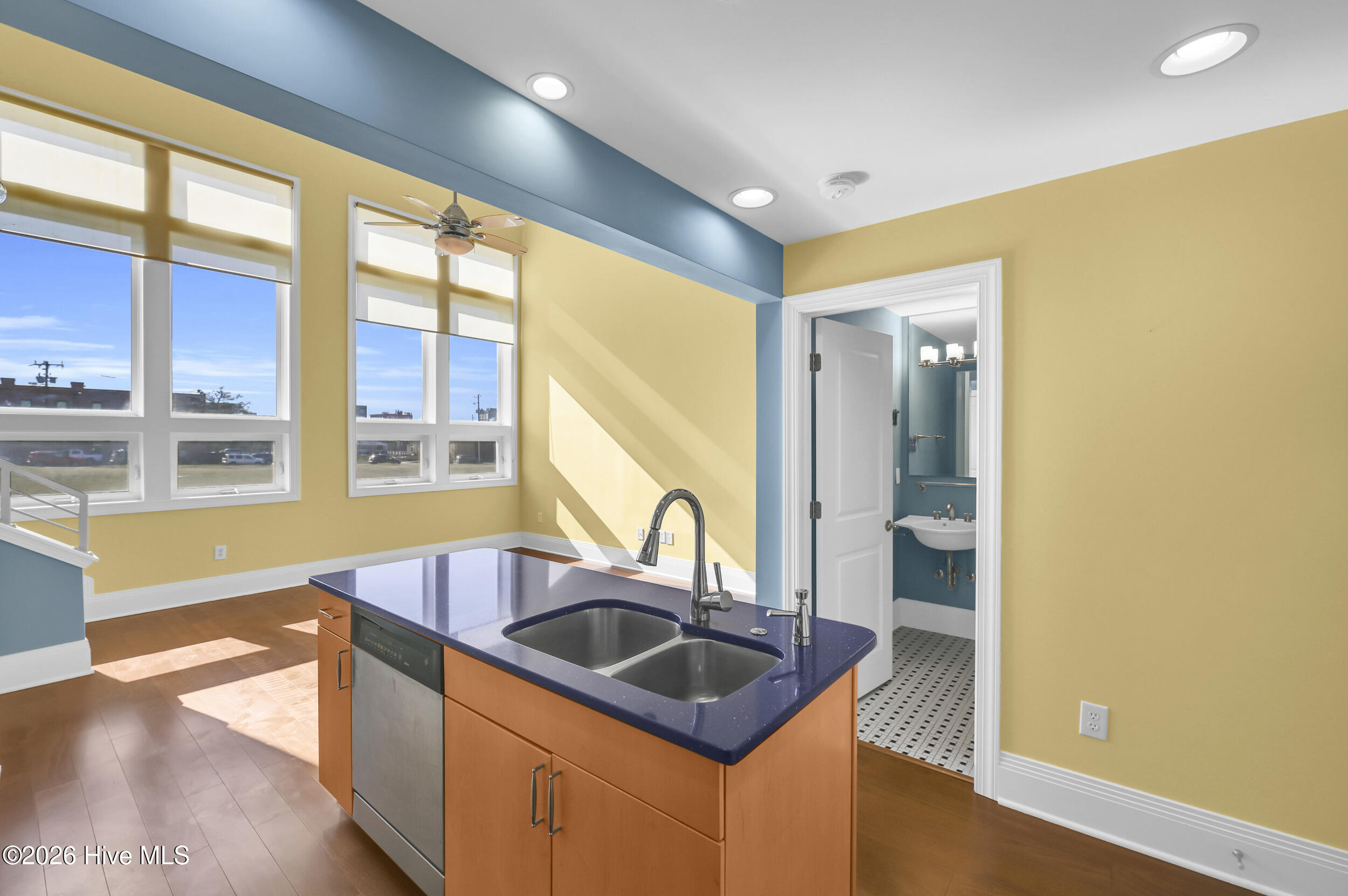 100551932 | Photo 10