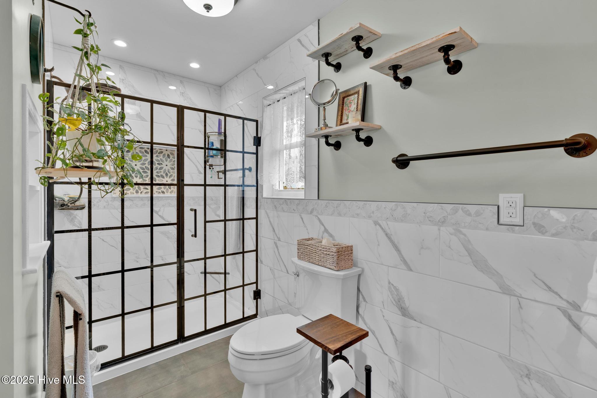 100540087 | Photo 22