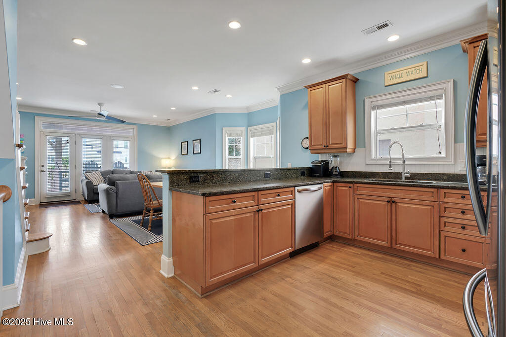 100531453 | Photo 15