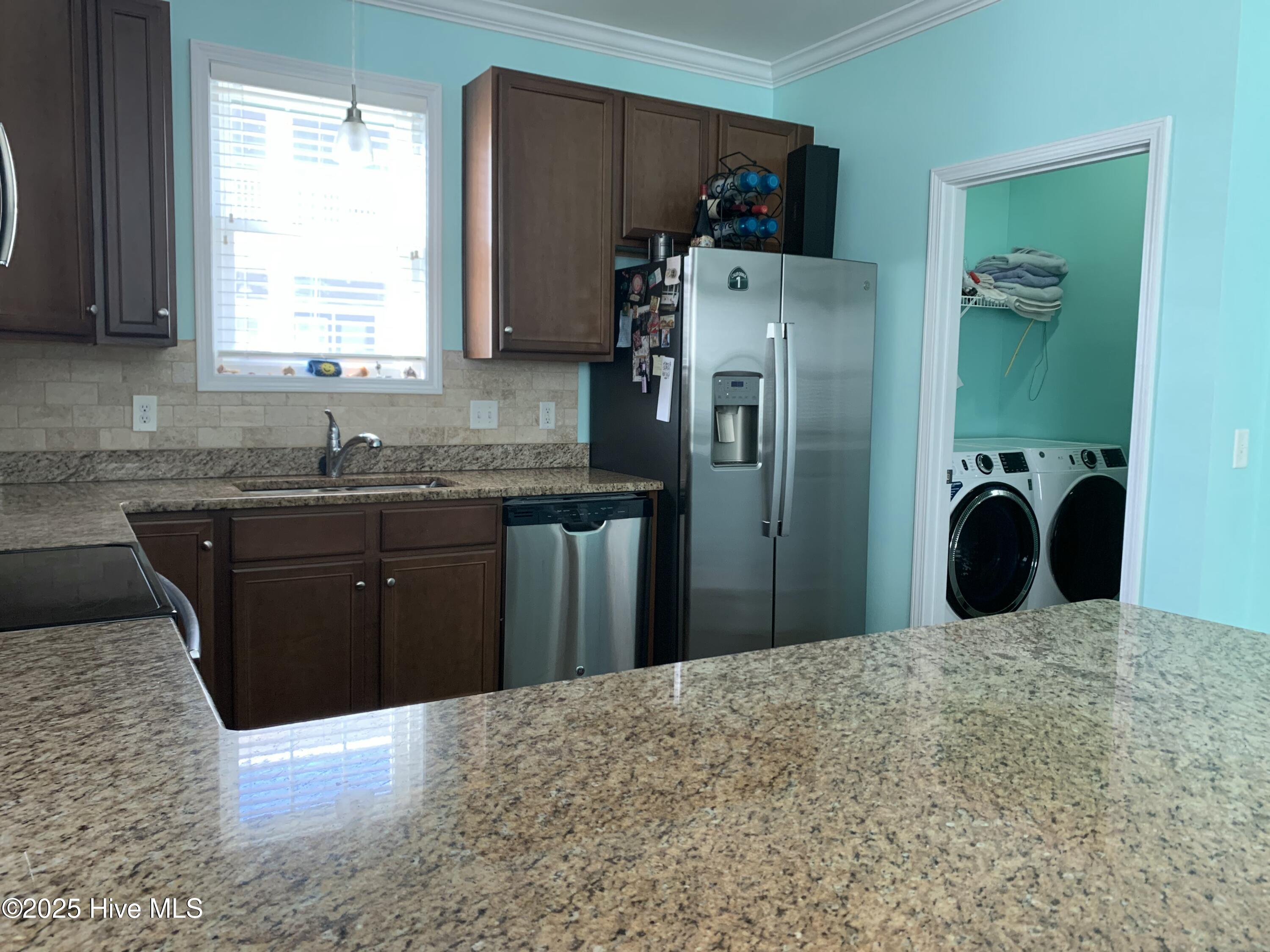 100536015 | Photo 26