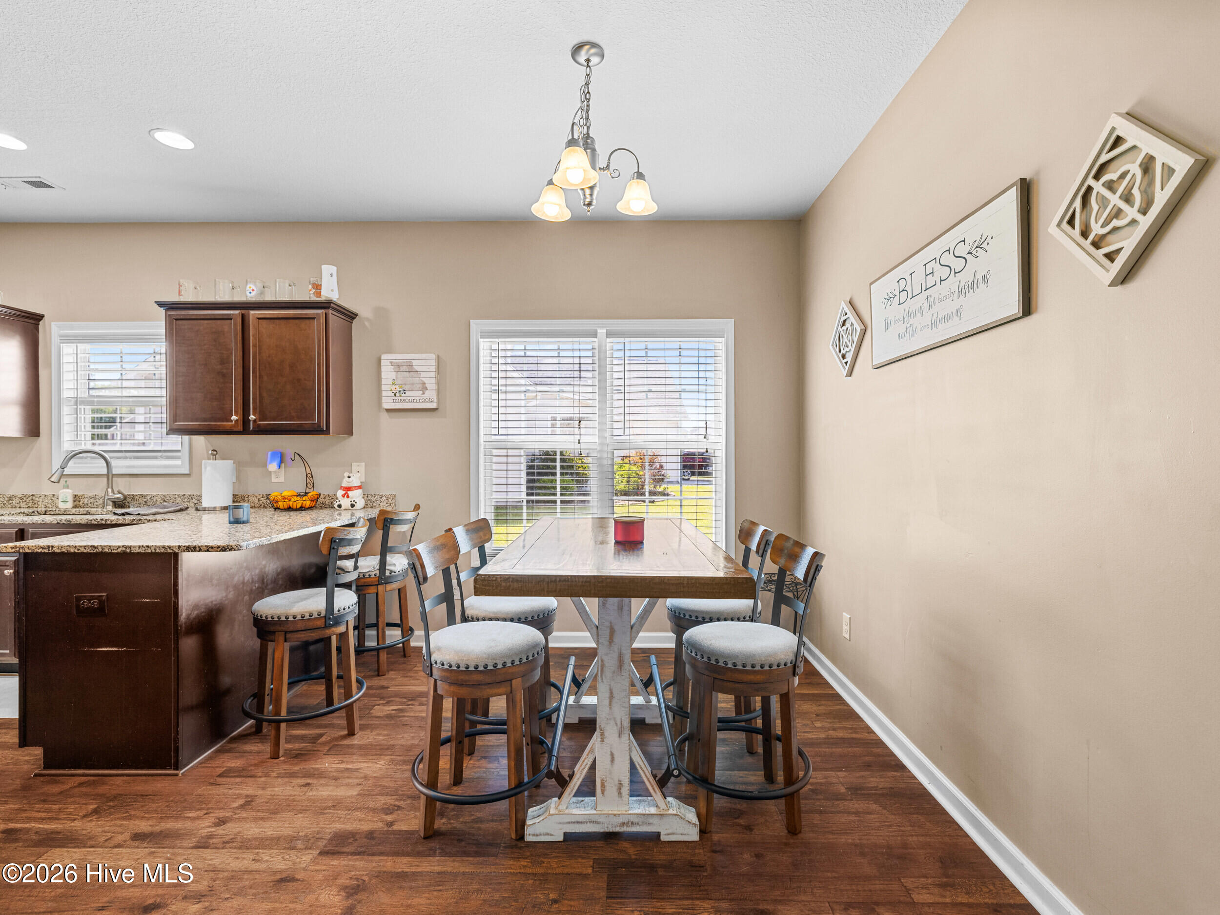 100568044 | Photo 24