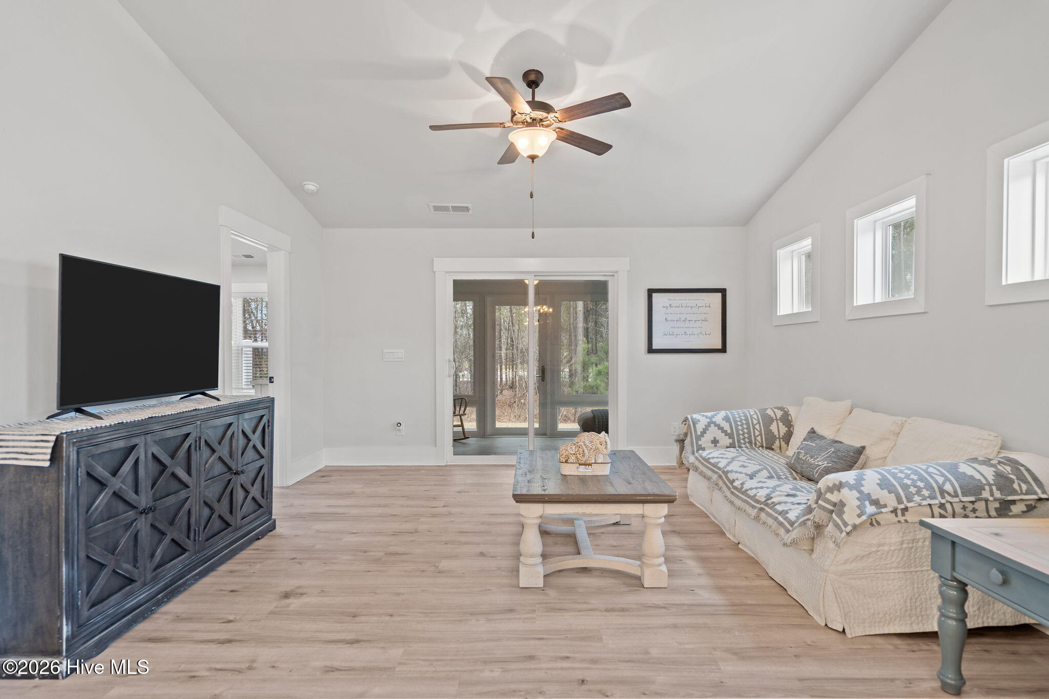 100558026 | Photo 22