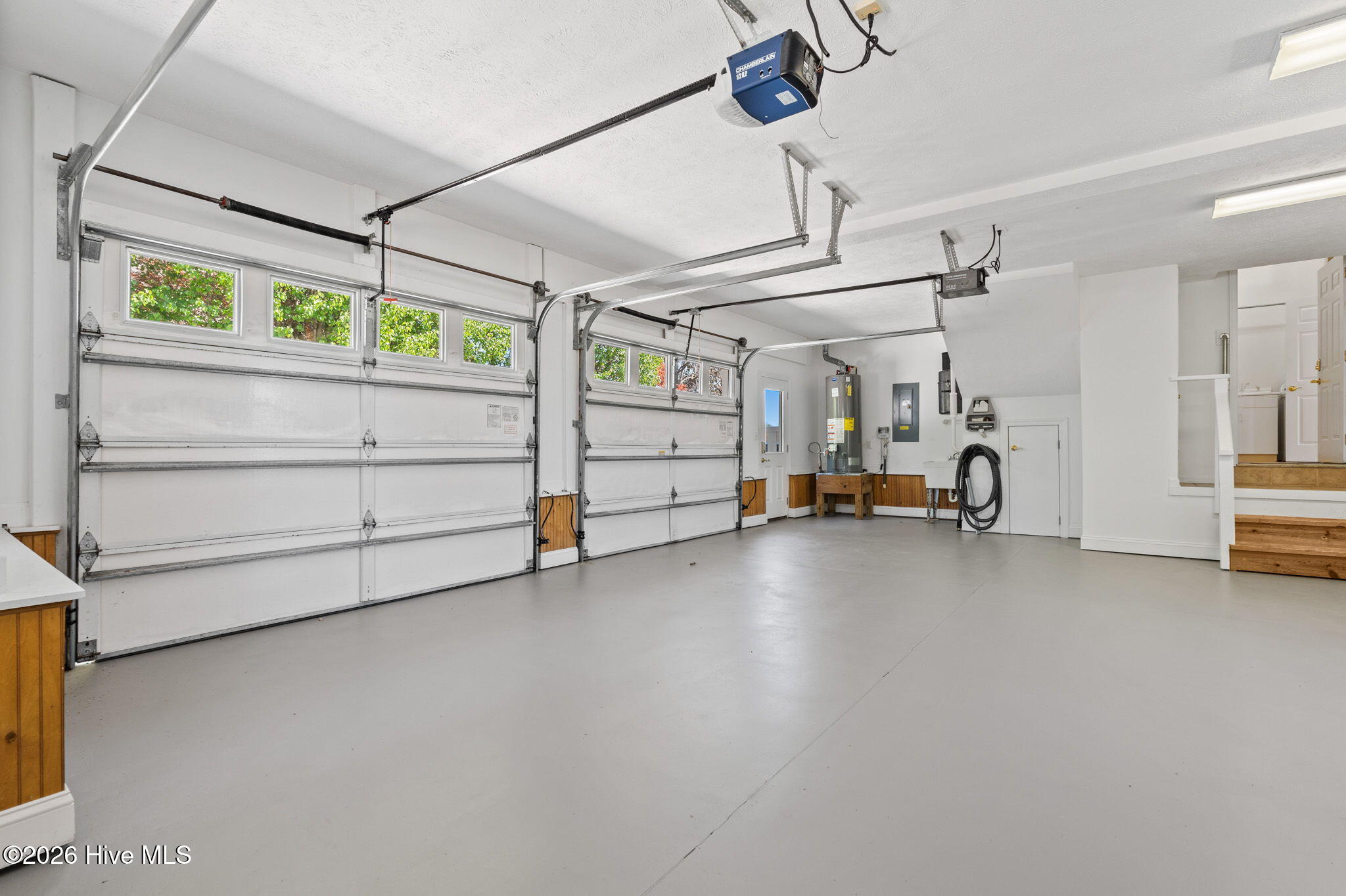 100564967 | Photo 46