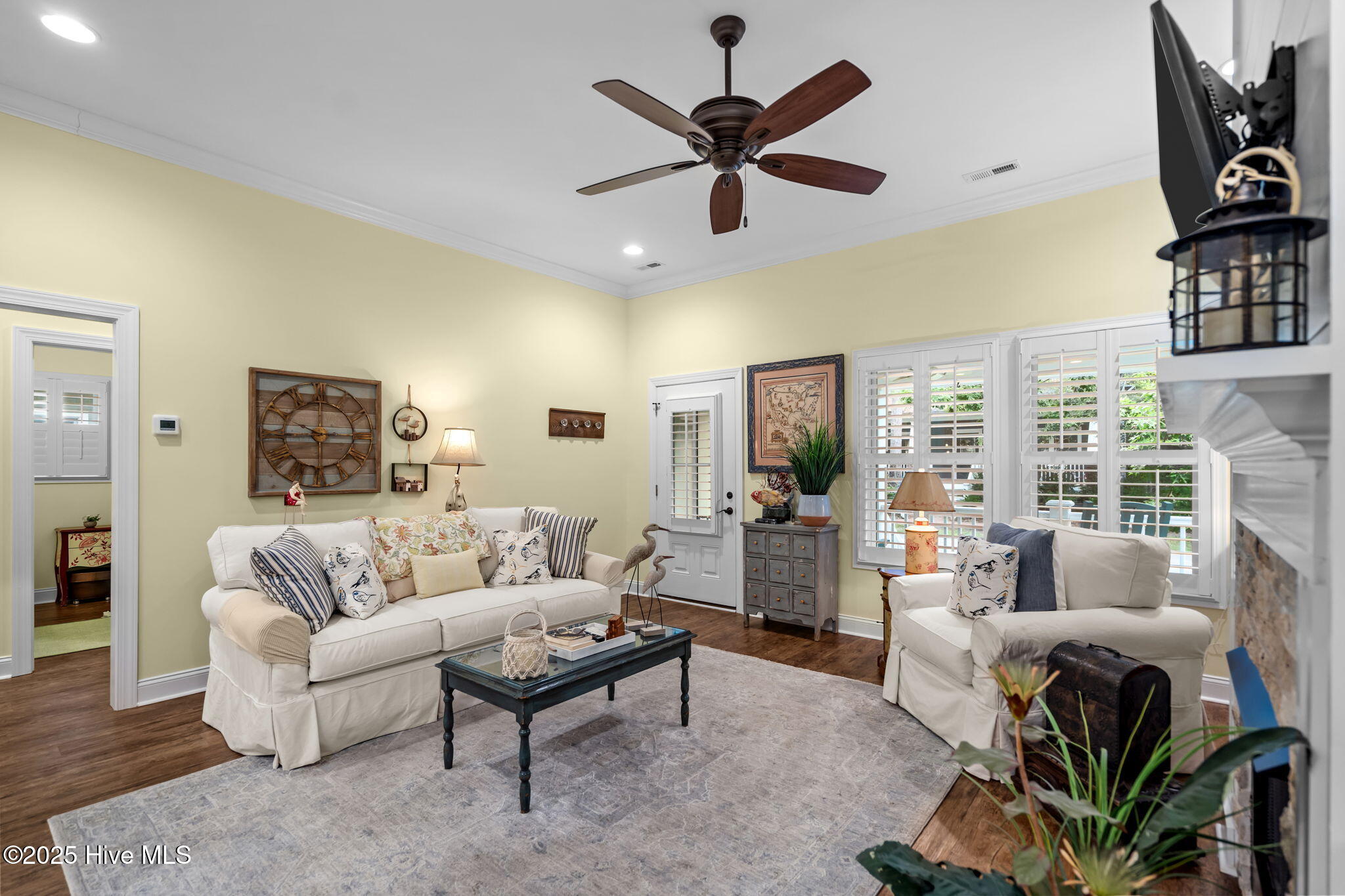 100524220 | Photo 11