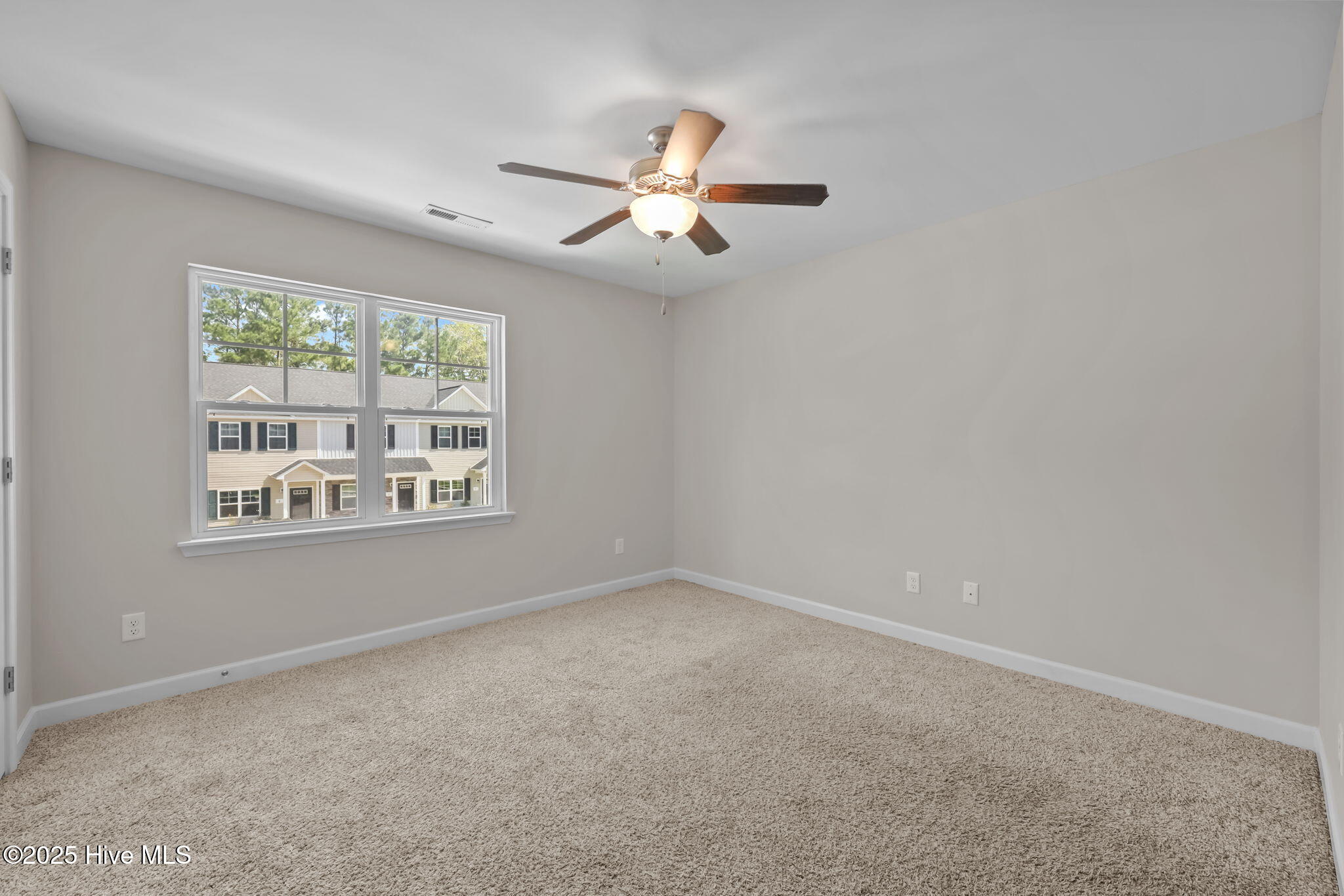 100549921 | Photo 14