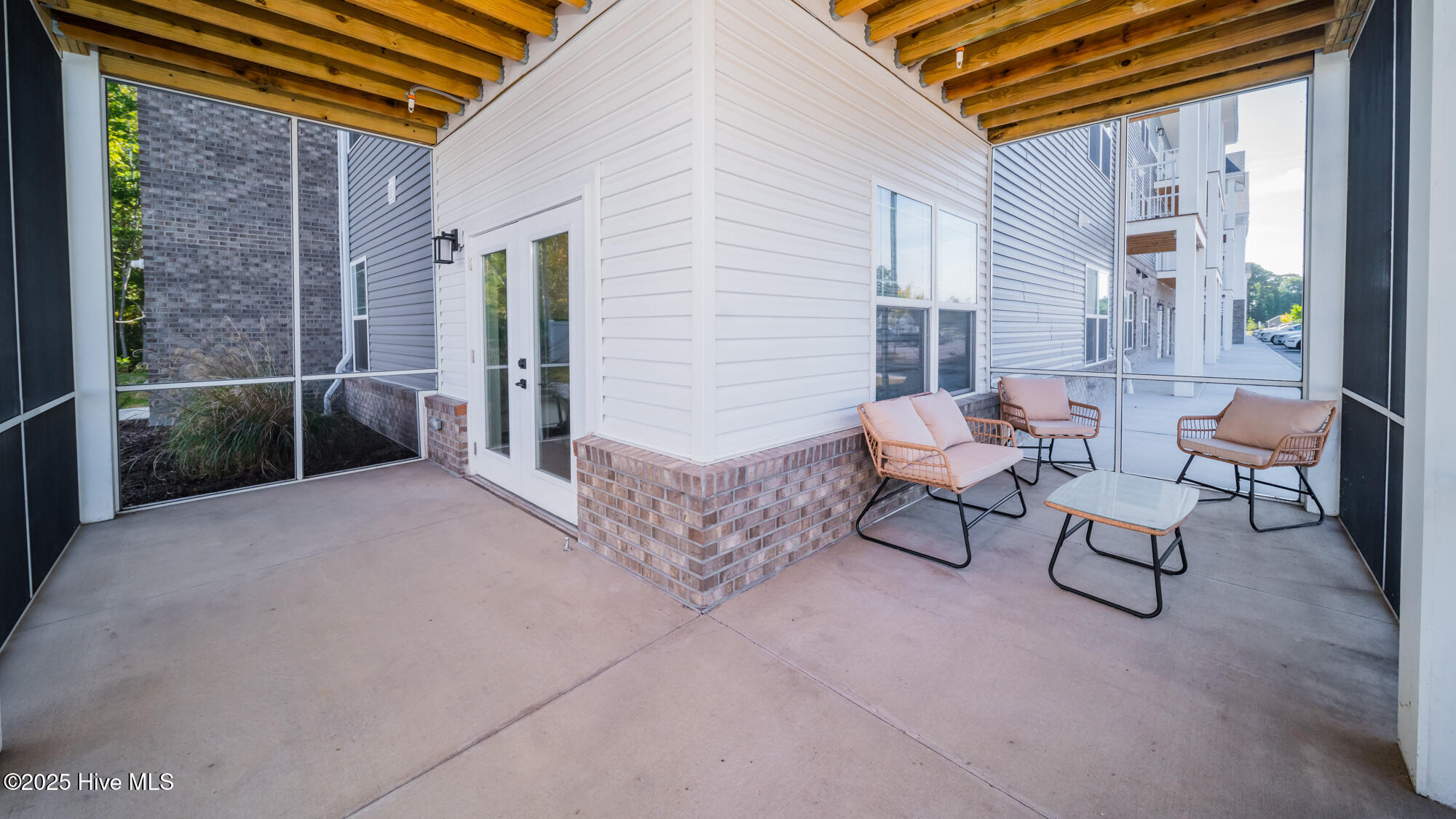 100534161 | Photo 10