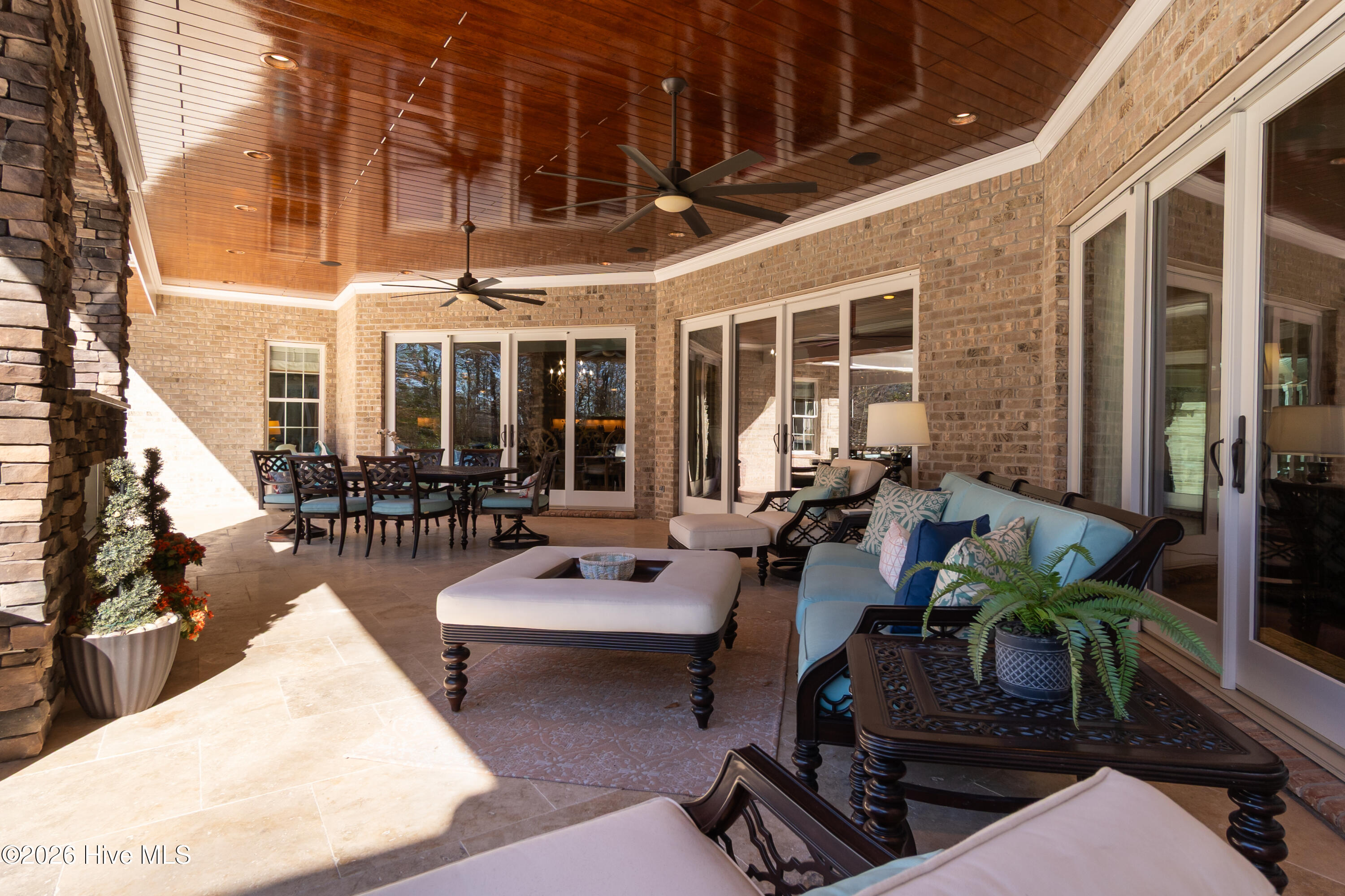 100550947 | Photo 81