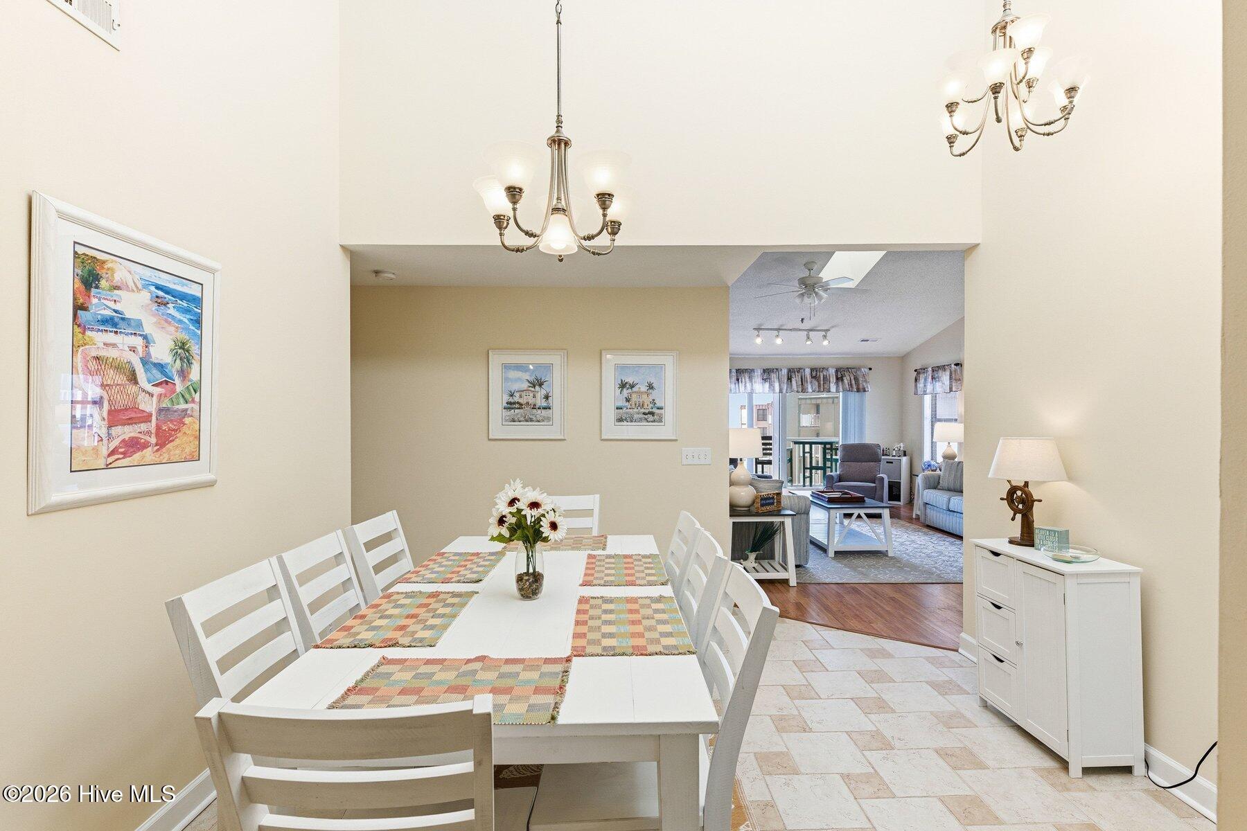 100558003 | Photo 27