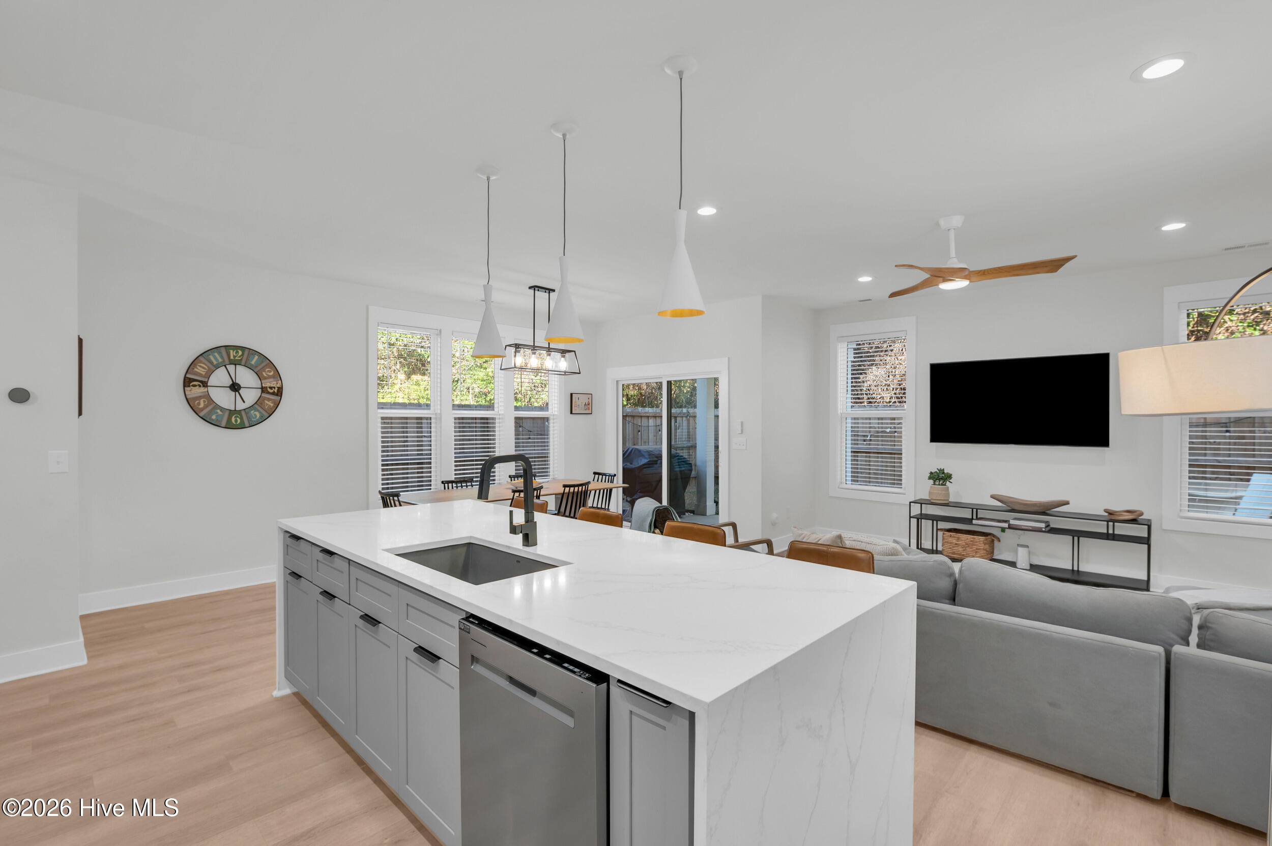 100553113 | Photo 12