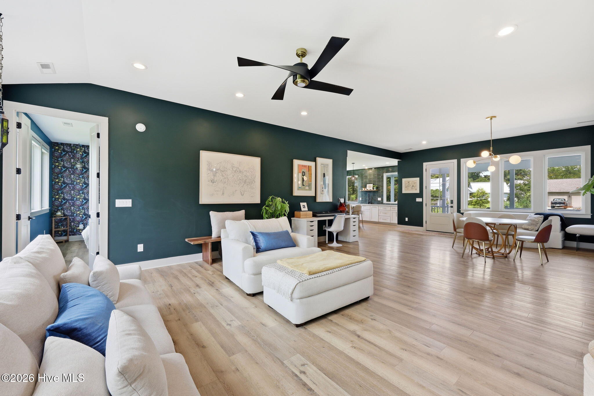 1106 Link Lane,Oriental