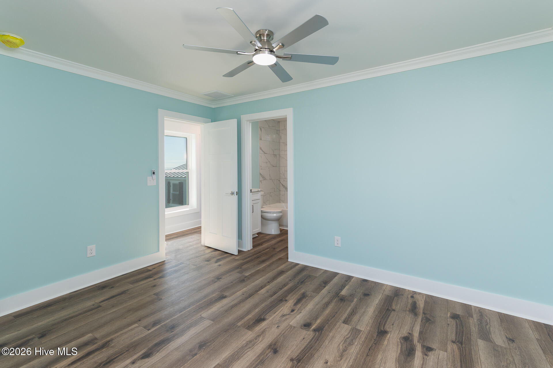 100568096 | Photo 41