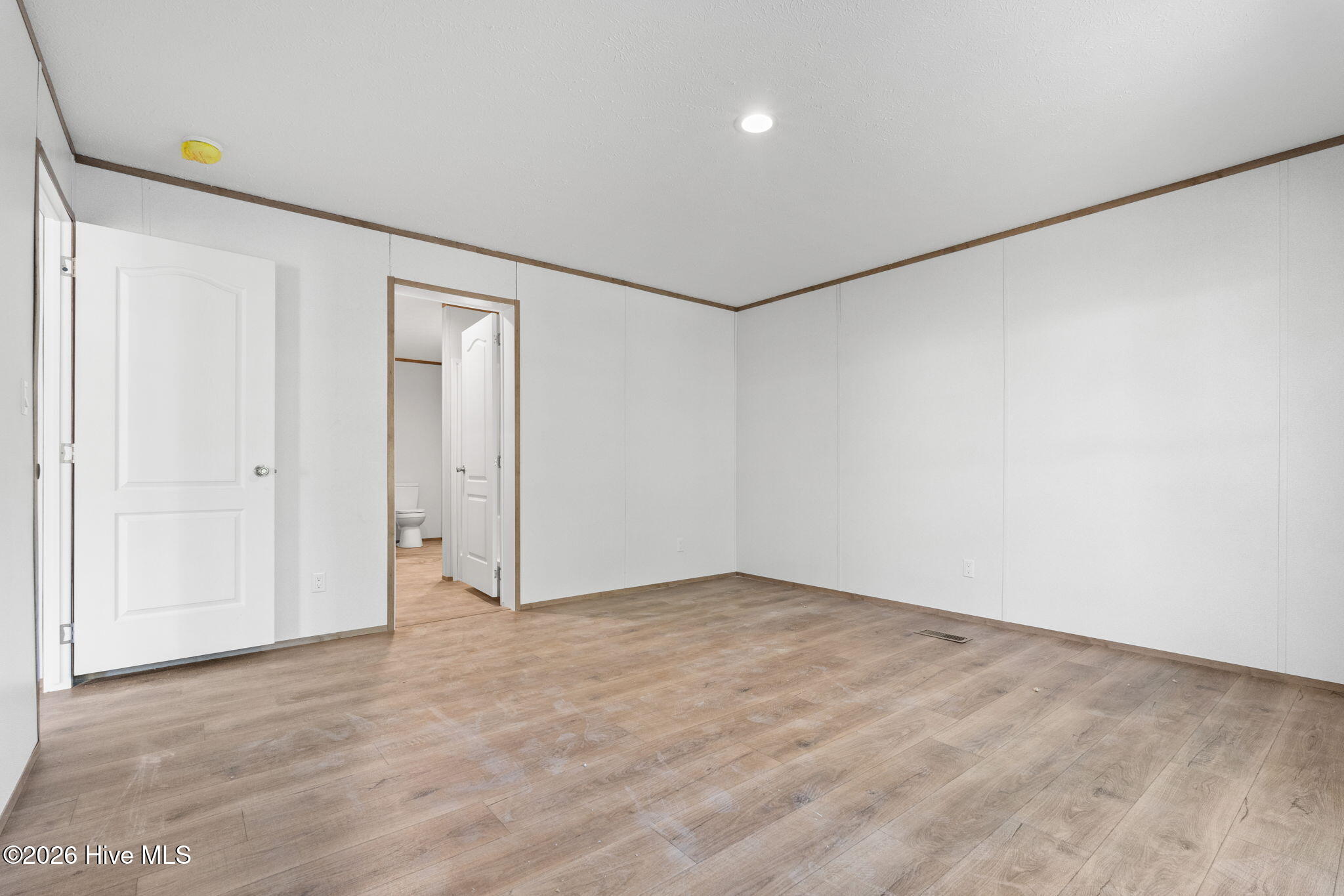 100569950 | Photo 25