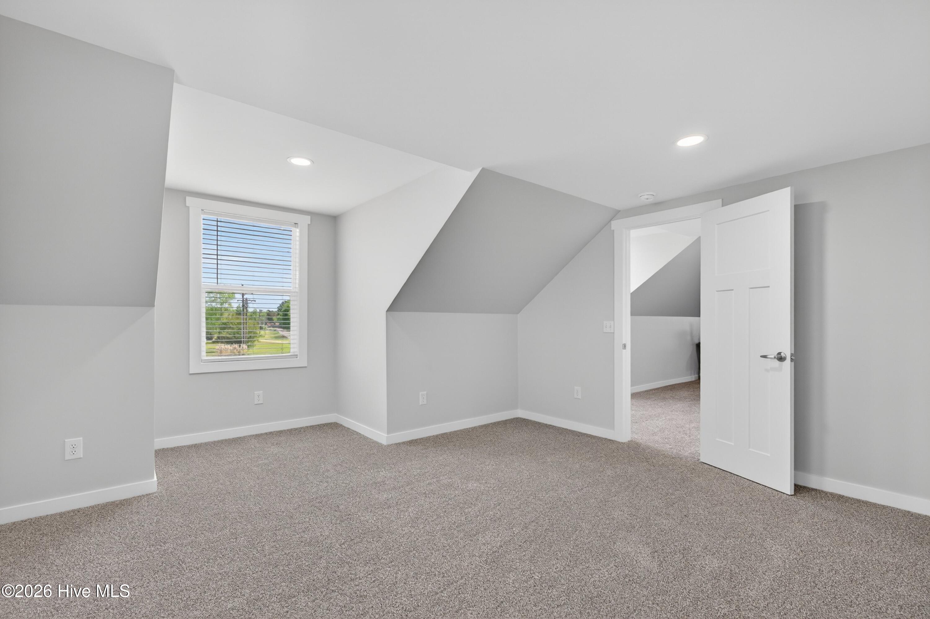 100567047 | Photo 34