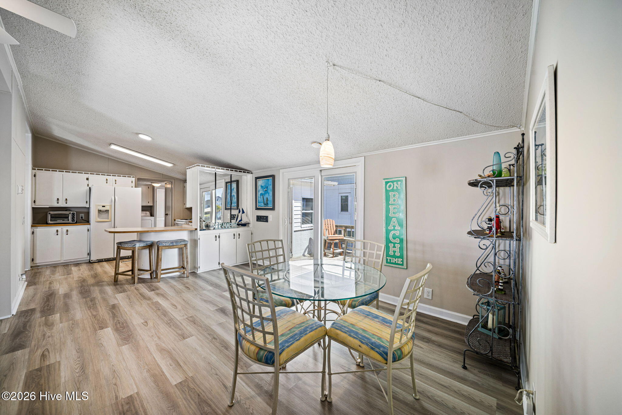 100561406 | Photo 34