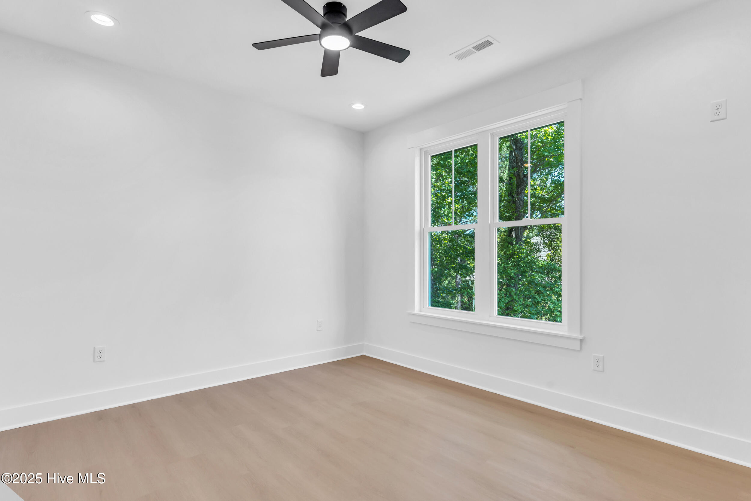 100501521 | Photo 28