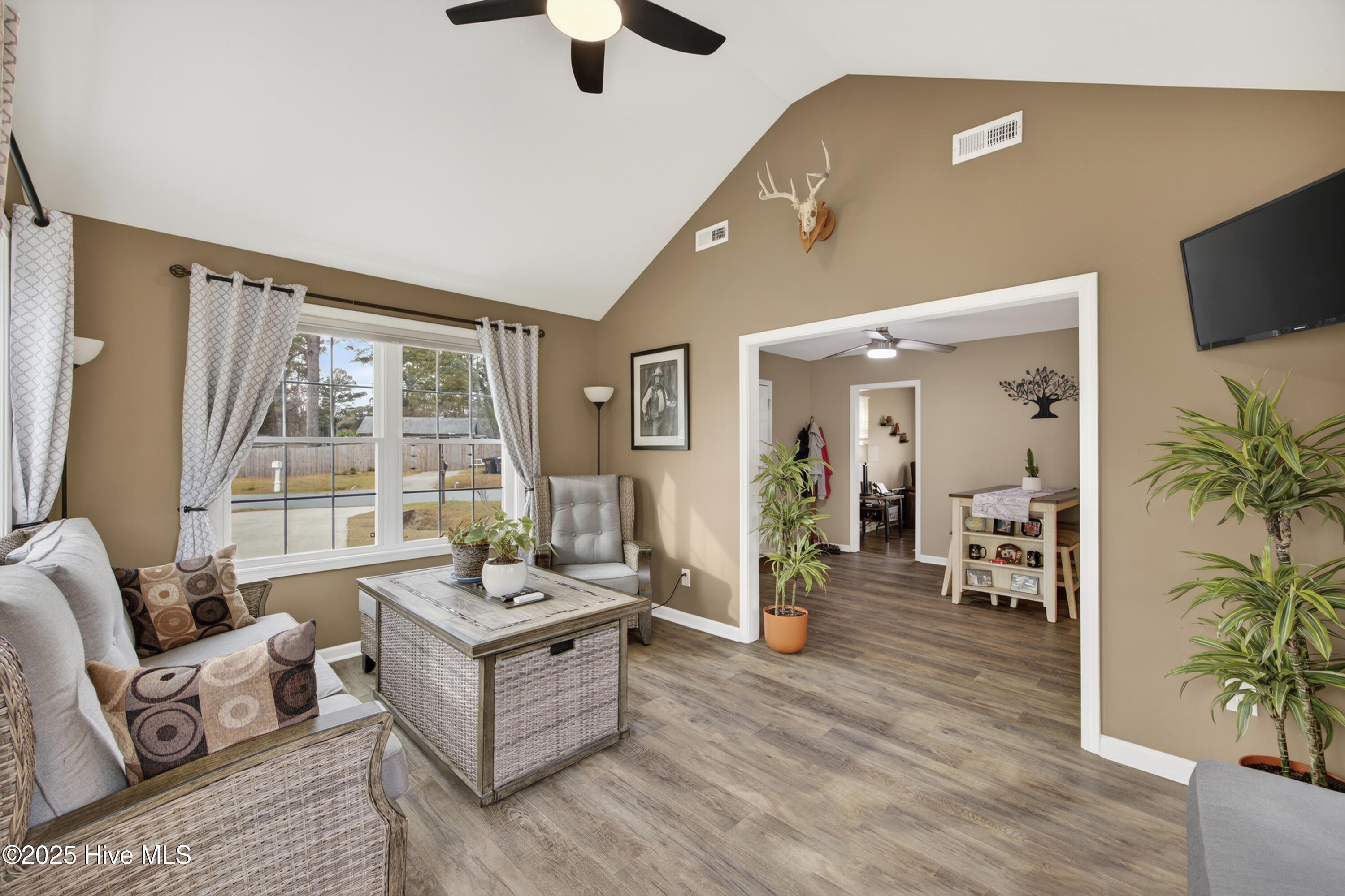 100544065 | Photo 23